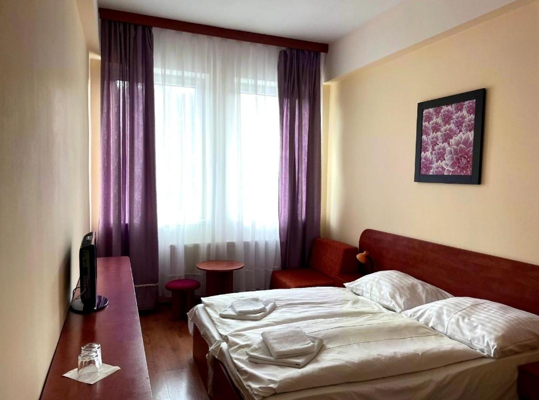 Double or Twin Room - Photo 2