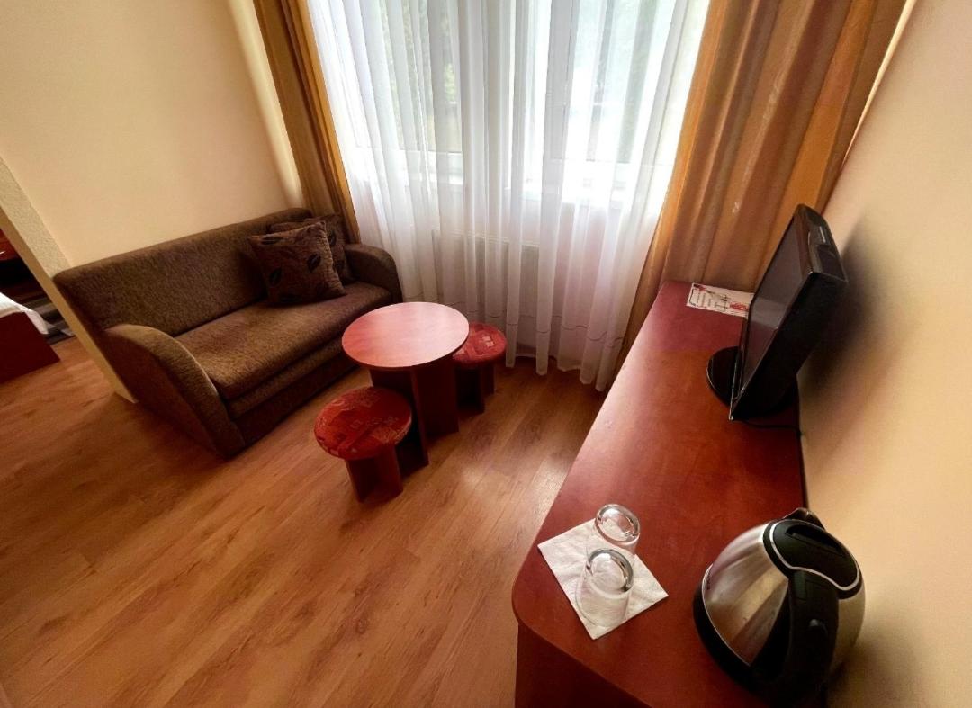 Suite - Photo 3