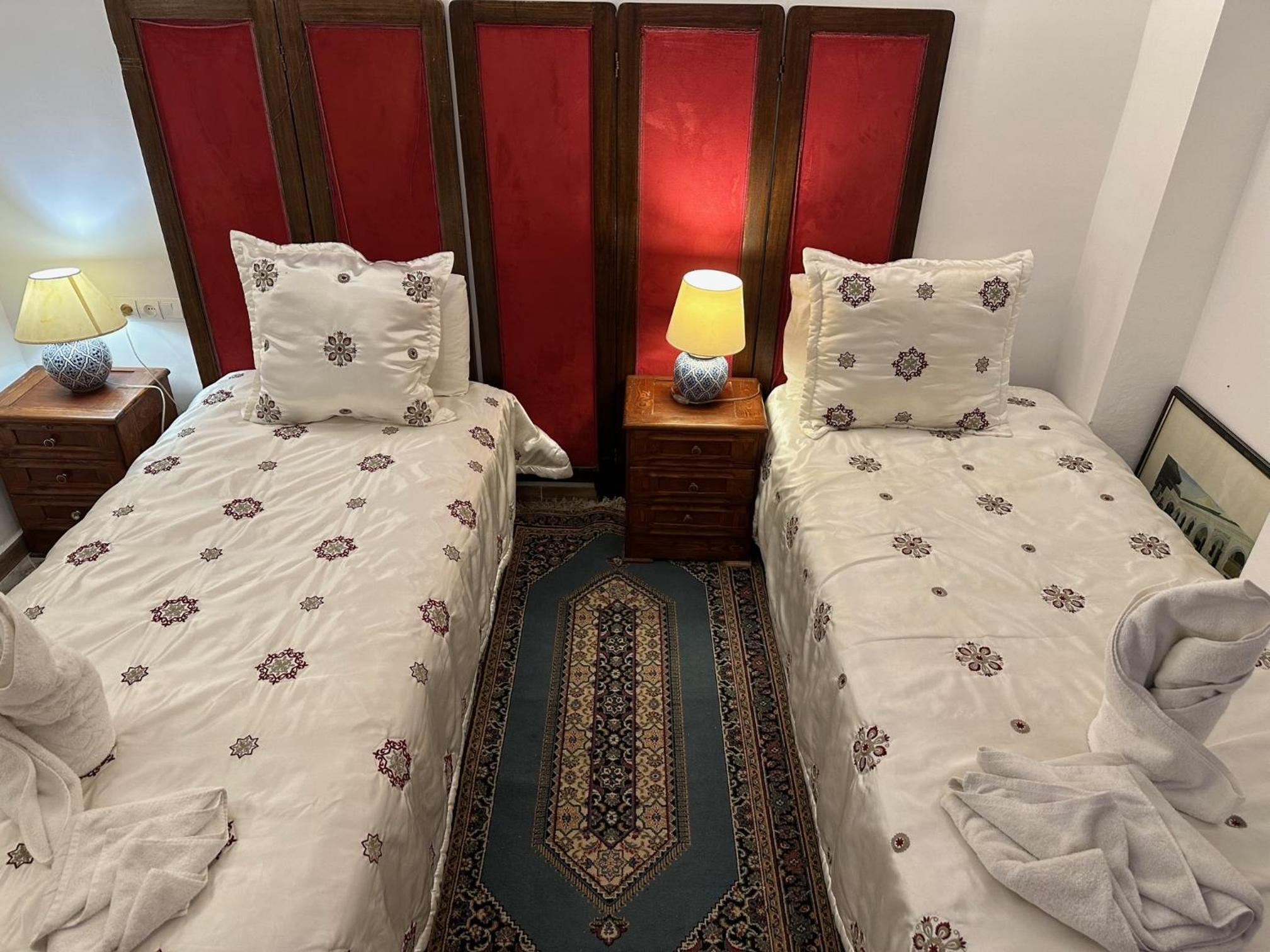 Small Twin Room - Photo 1