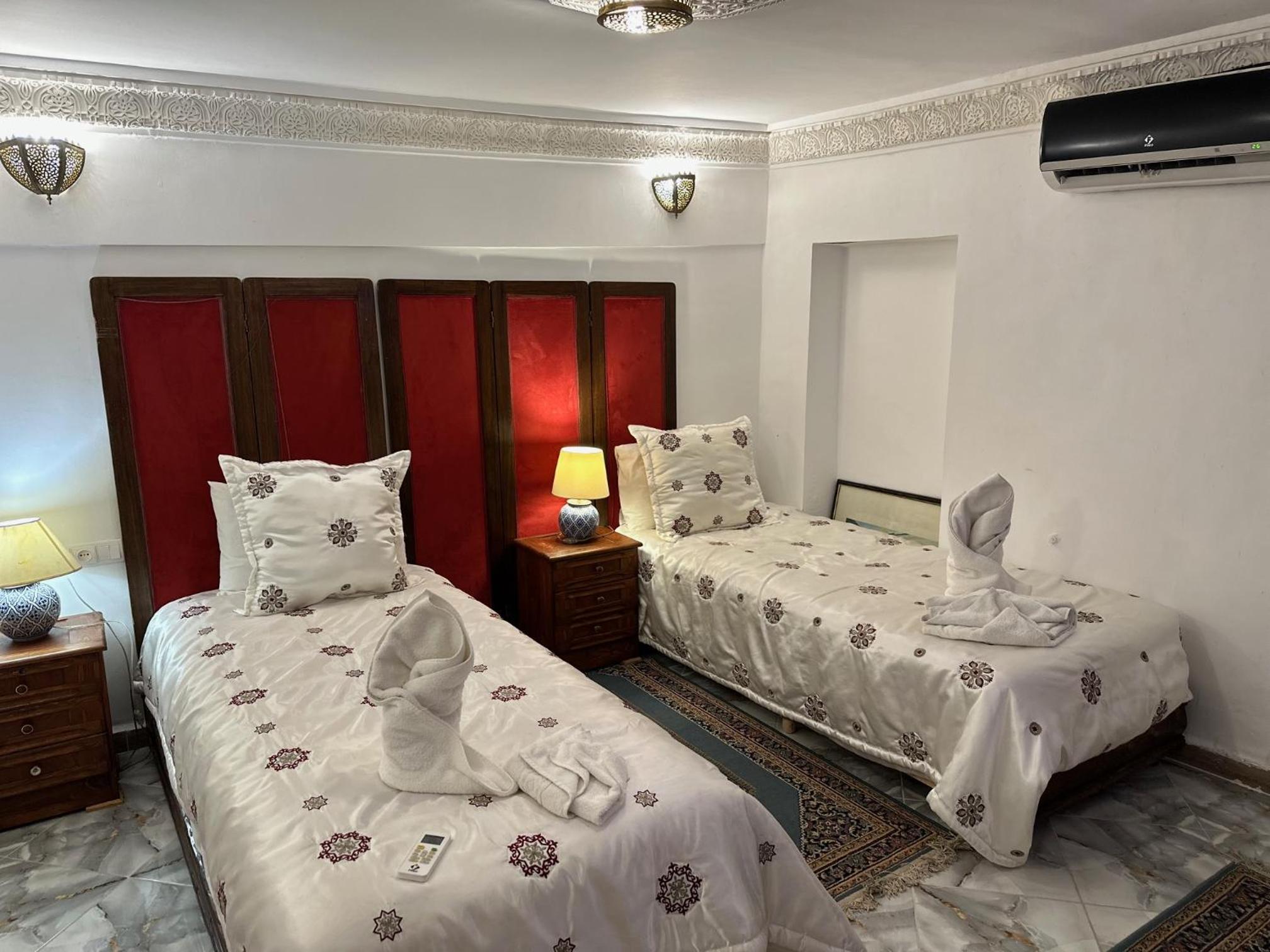 Small Twin Room - Photo 10