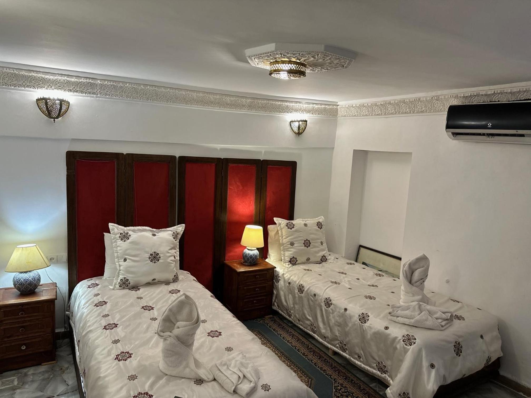 Small Twin Room - Photo 3
