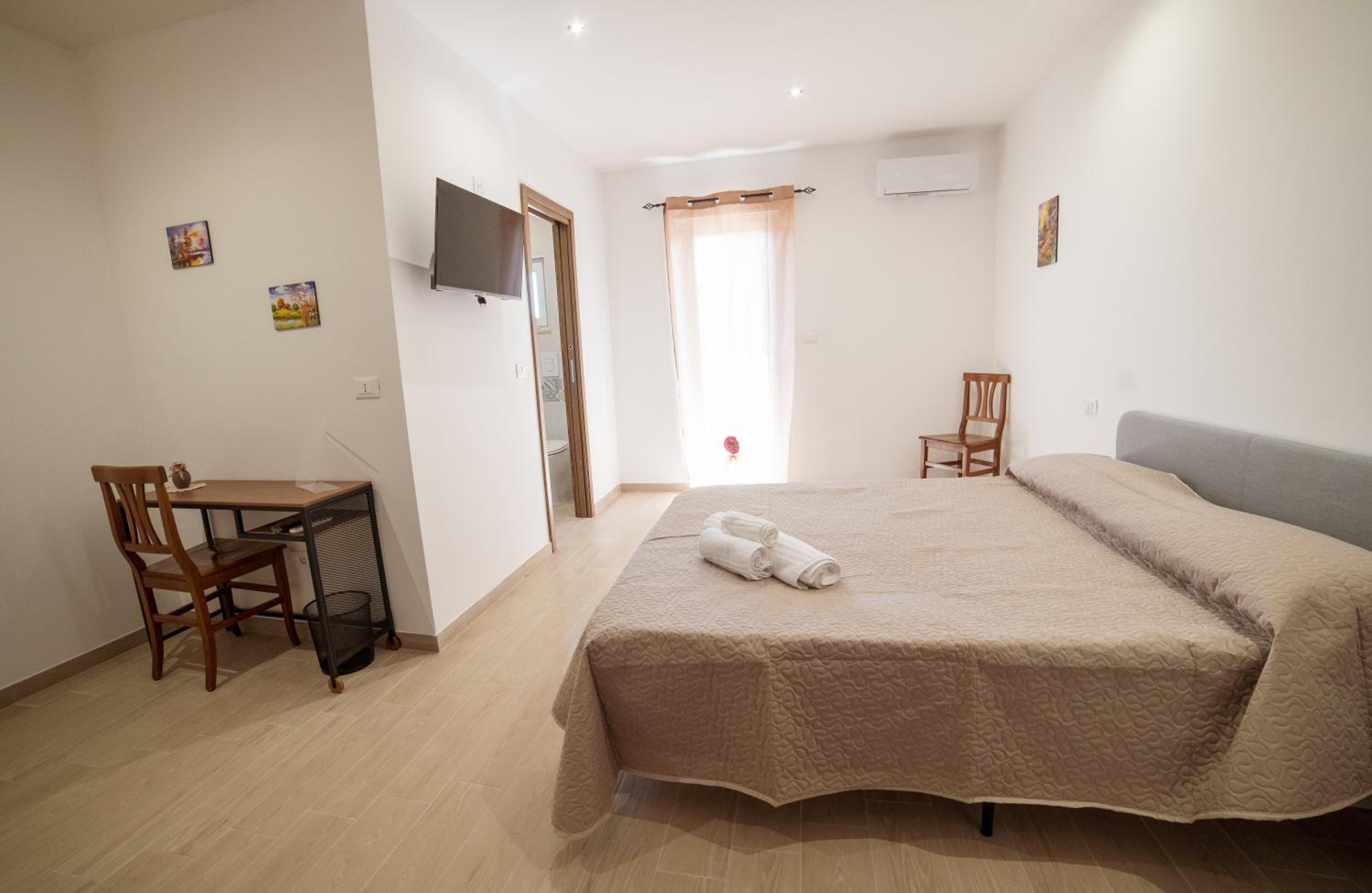 Deluxe Room - Photo 4