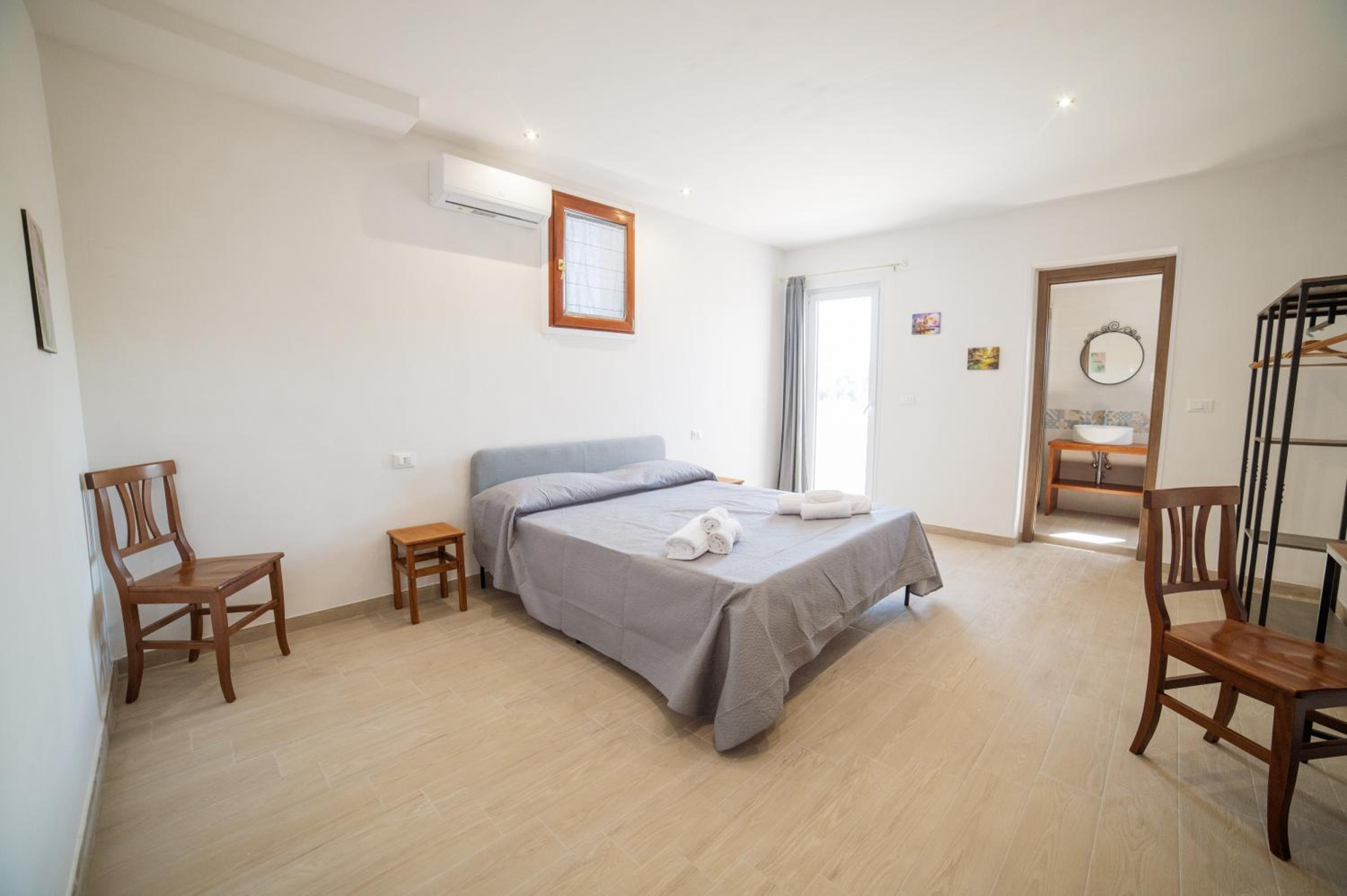 Deluxe Room - Photo 2