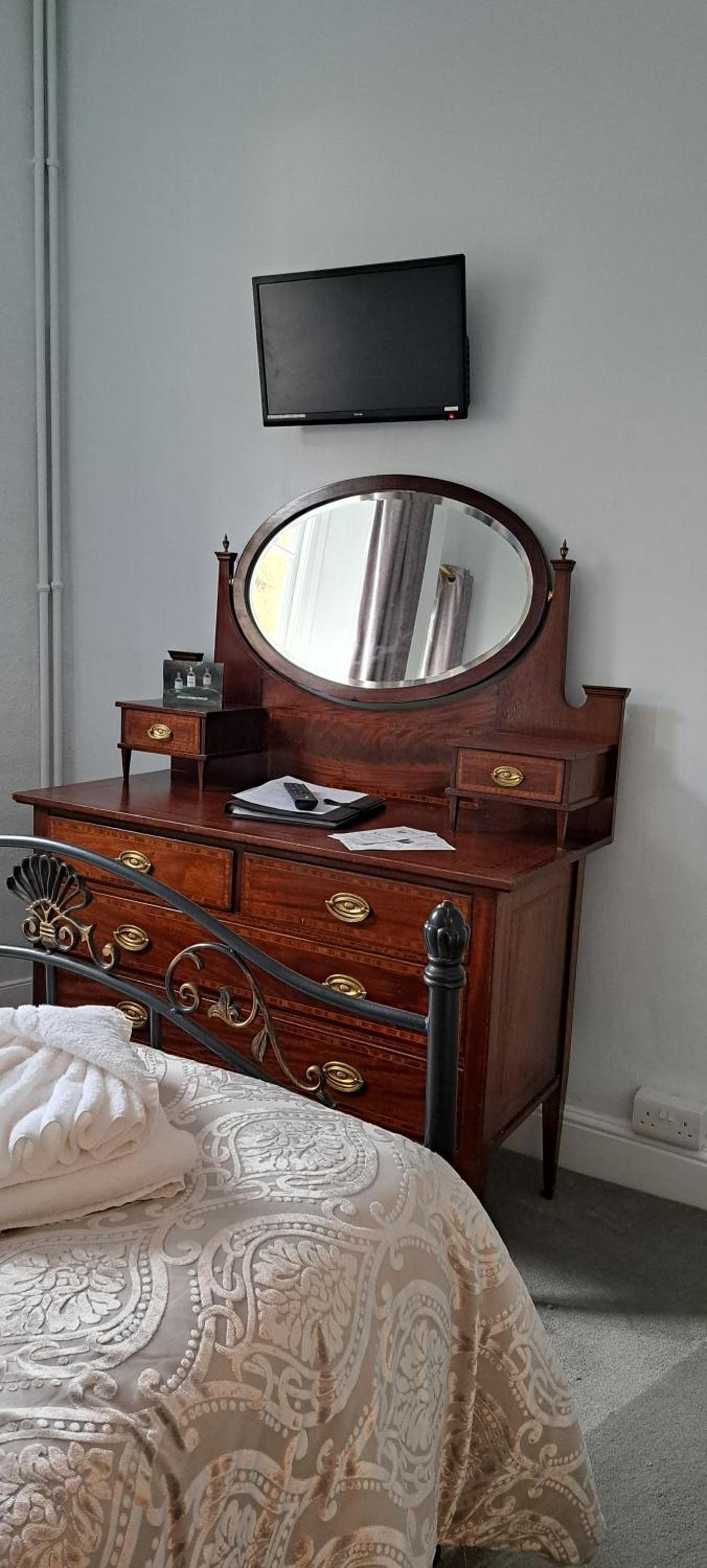 Double Room with Private Bathroom - Photo 2