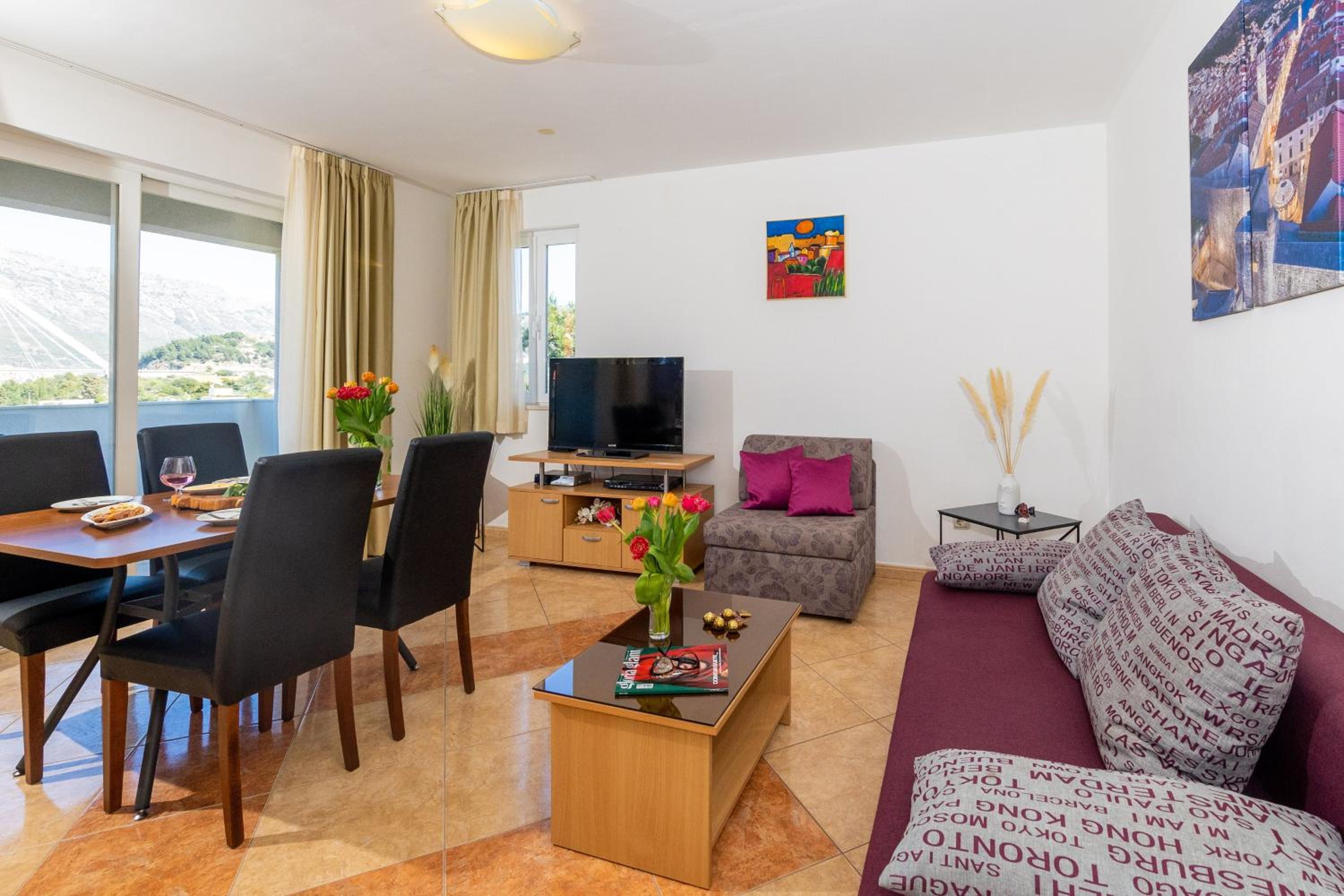 Two-Bedroom Apartment with Balcony and Sea View photo 1