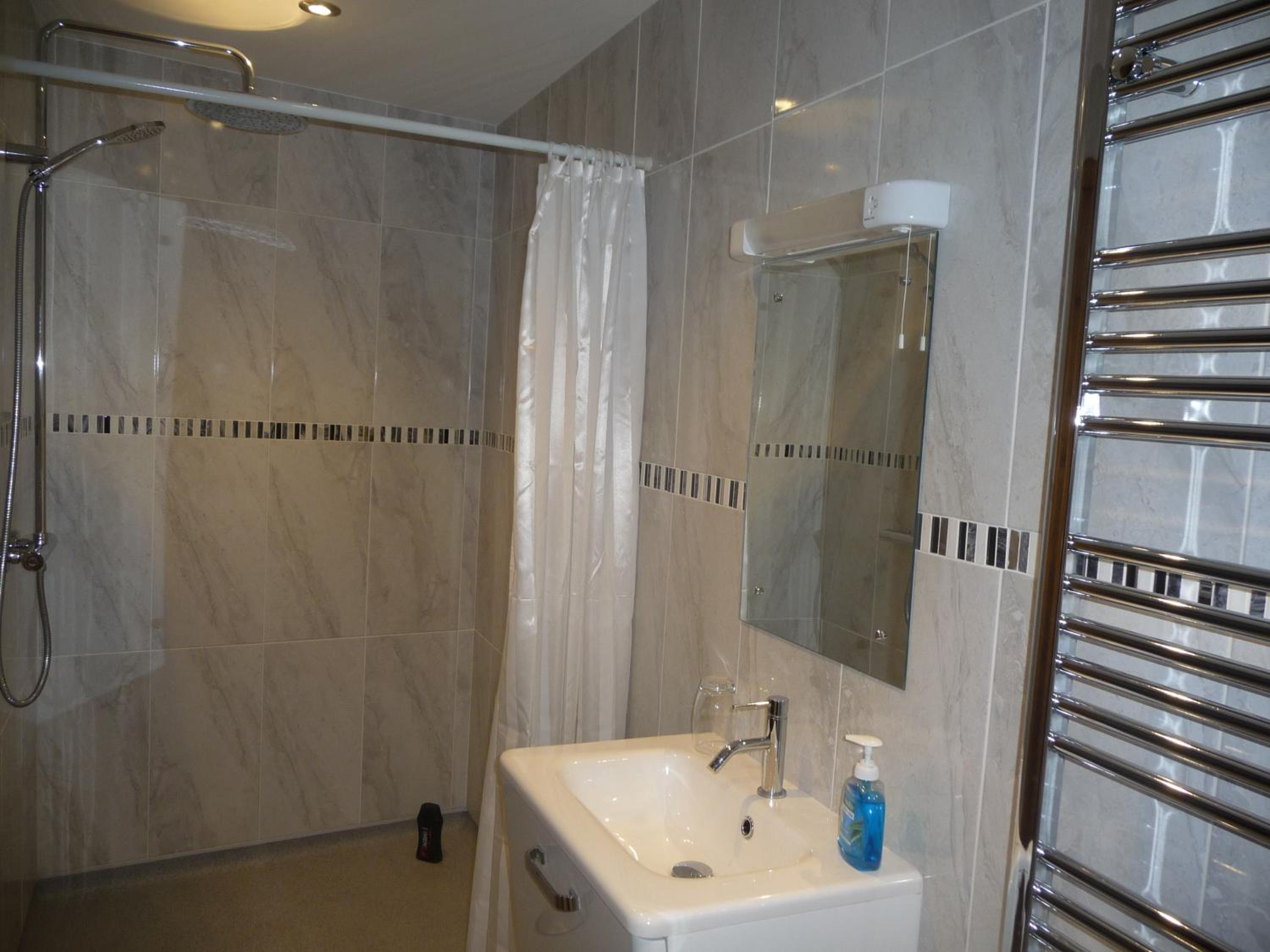 Twin Room with Shower photo 2