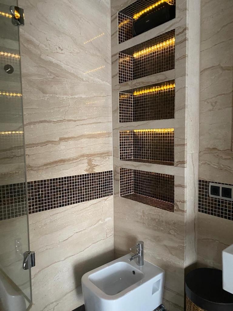 Double Room with Spa Bath - Photo 23