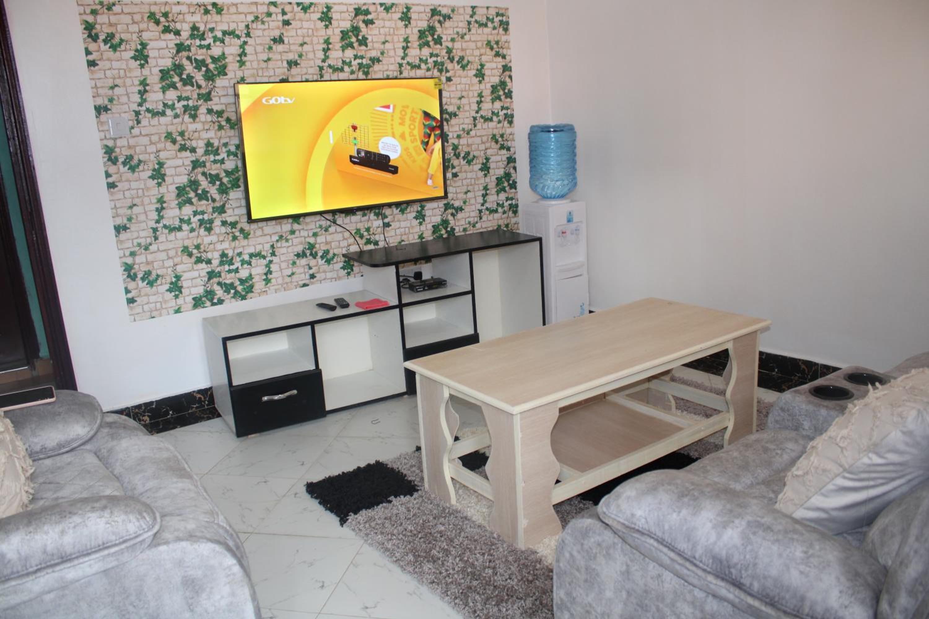 One-Bedroom Apartment photo 2