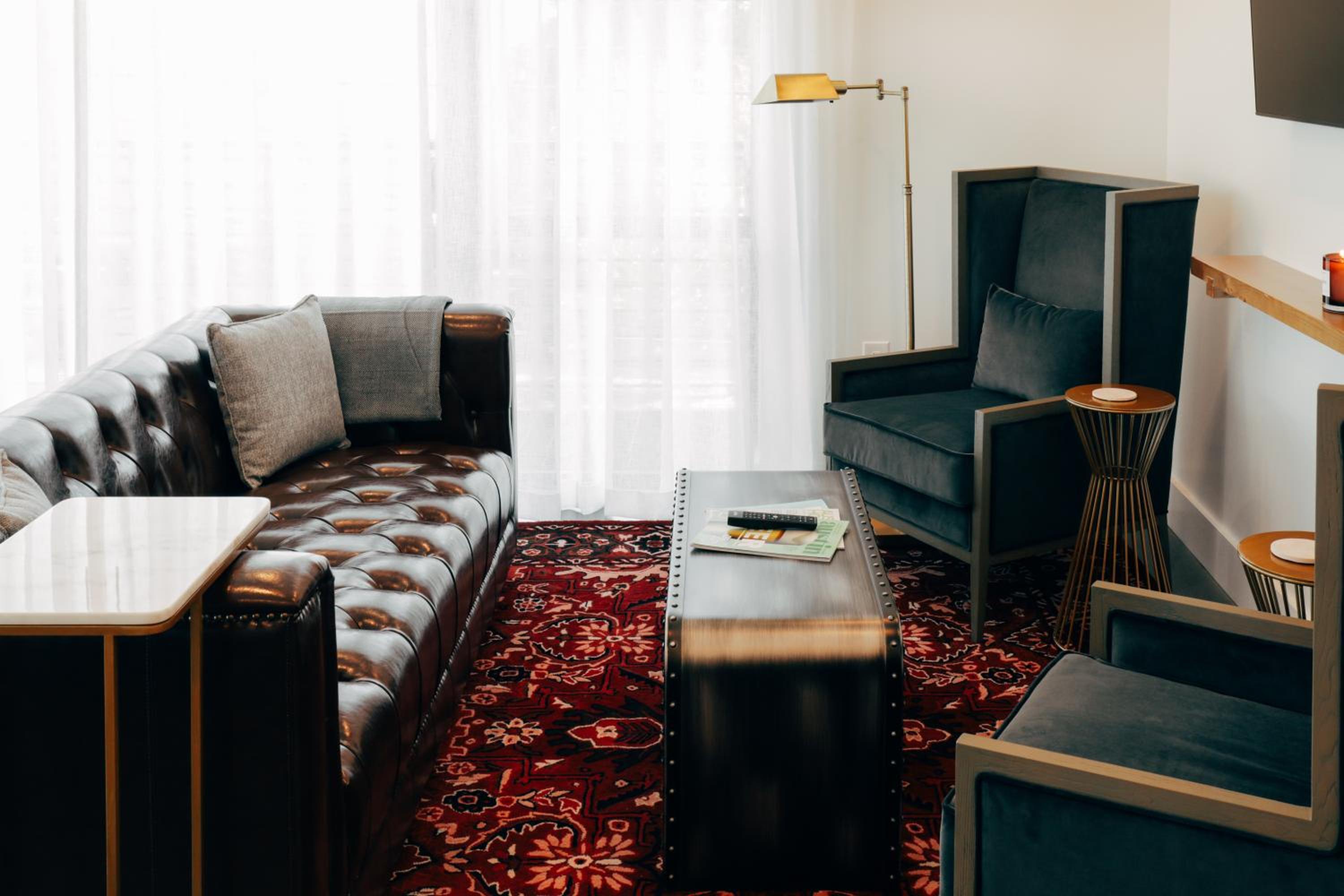 Suite with Balcony - Photo 3
