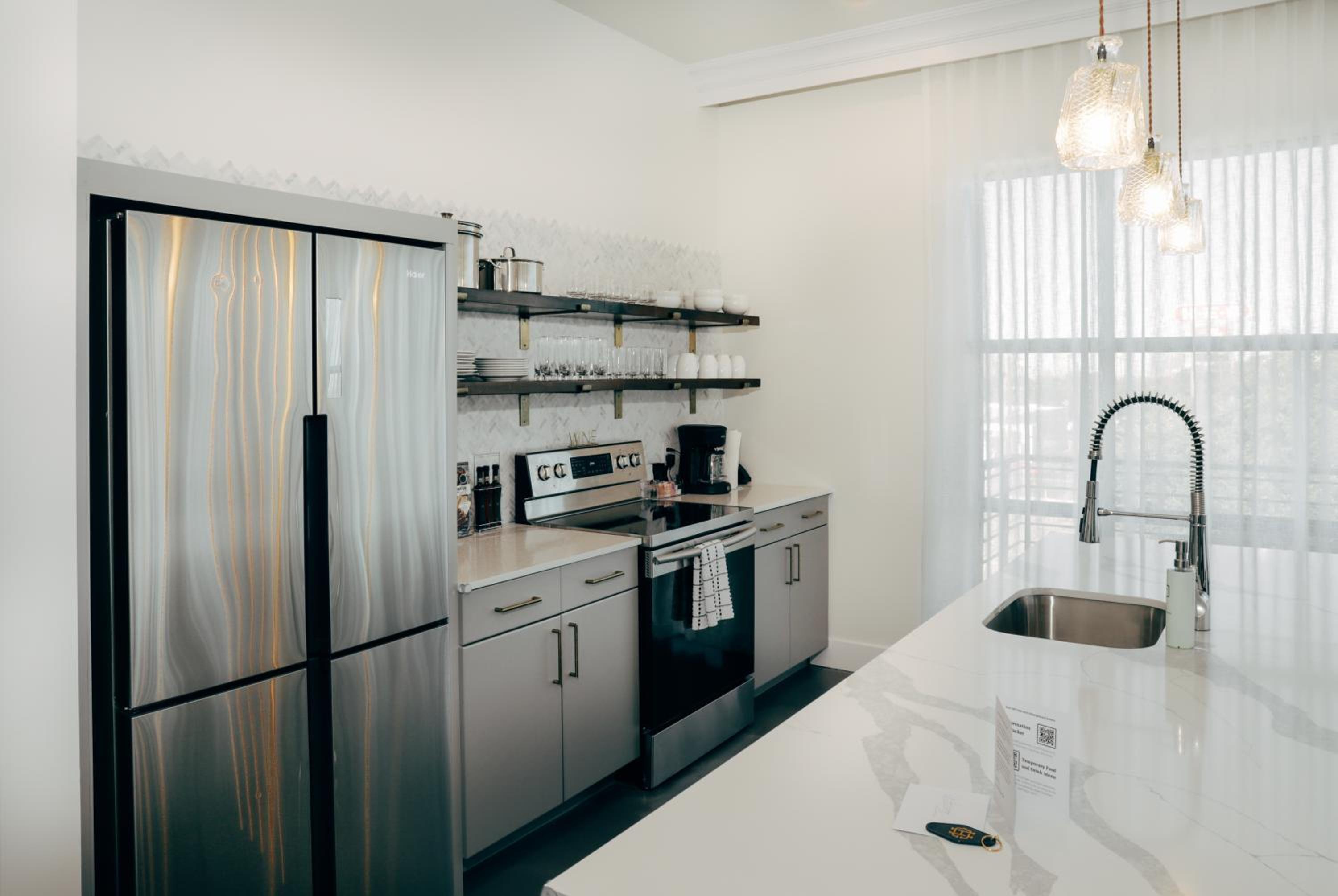 Suite with Balcony - Photo 4