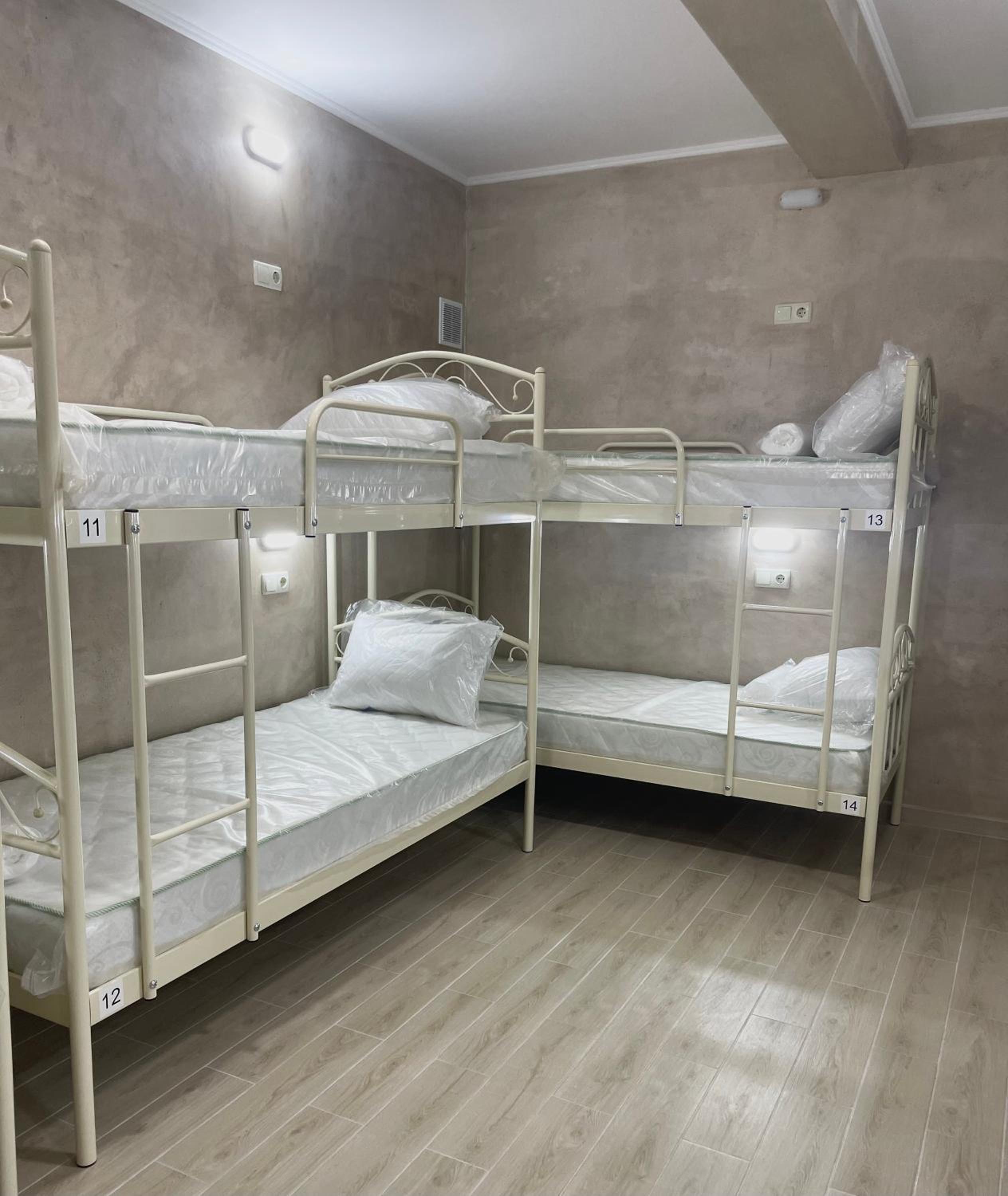 Bed in 10-Bed Mixed Dormitory Room photo 2