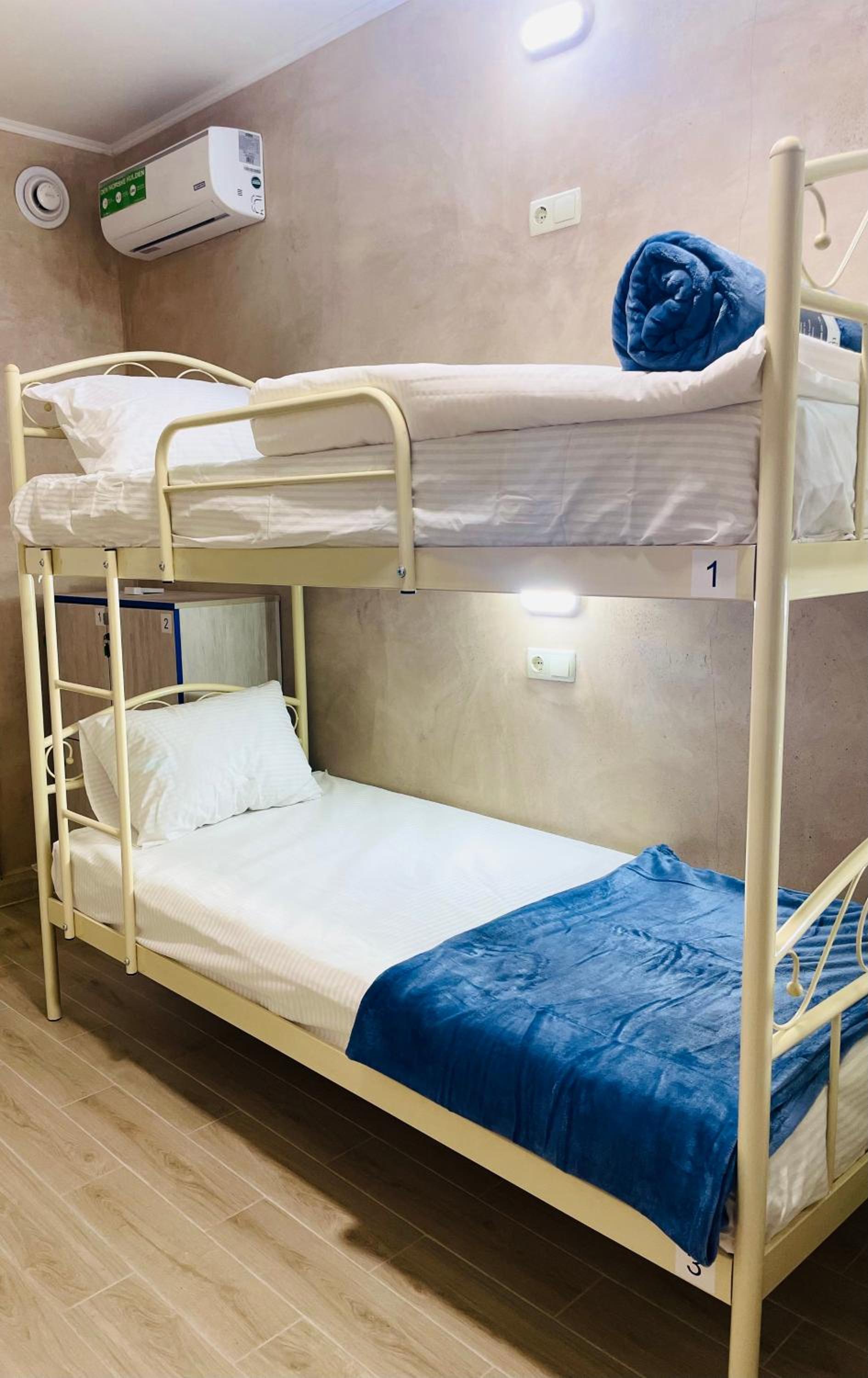 Bed in 4-Bed Mixed Dormitory Room photo 3