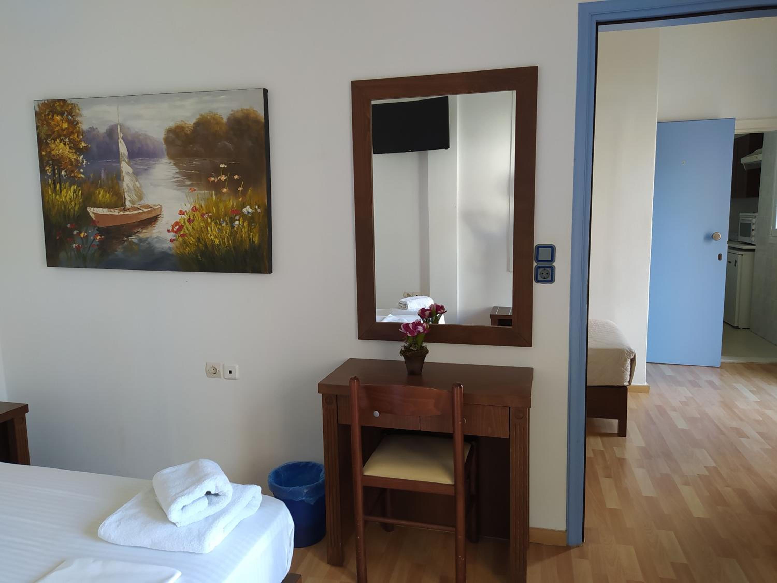 One-Bedroom Apartment - Photo 2