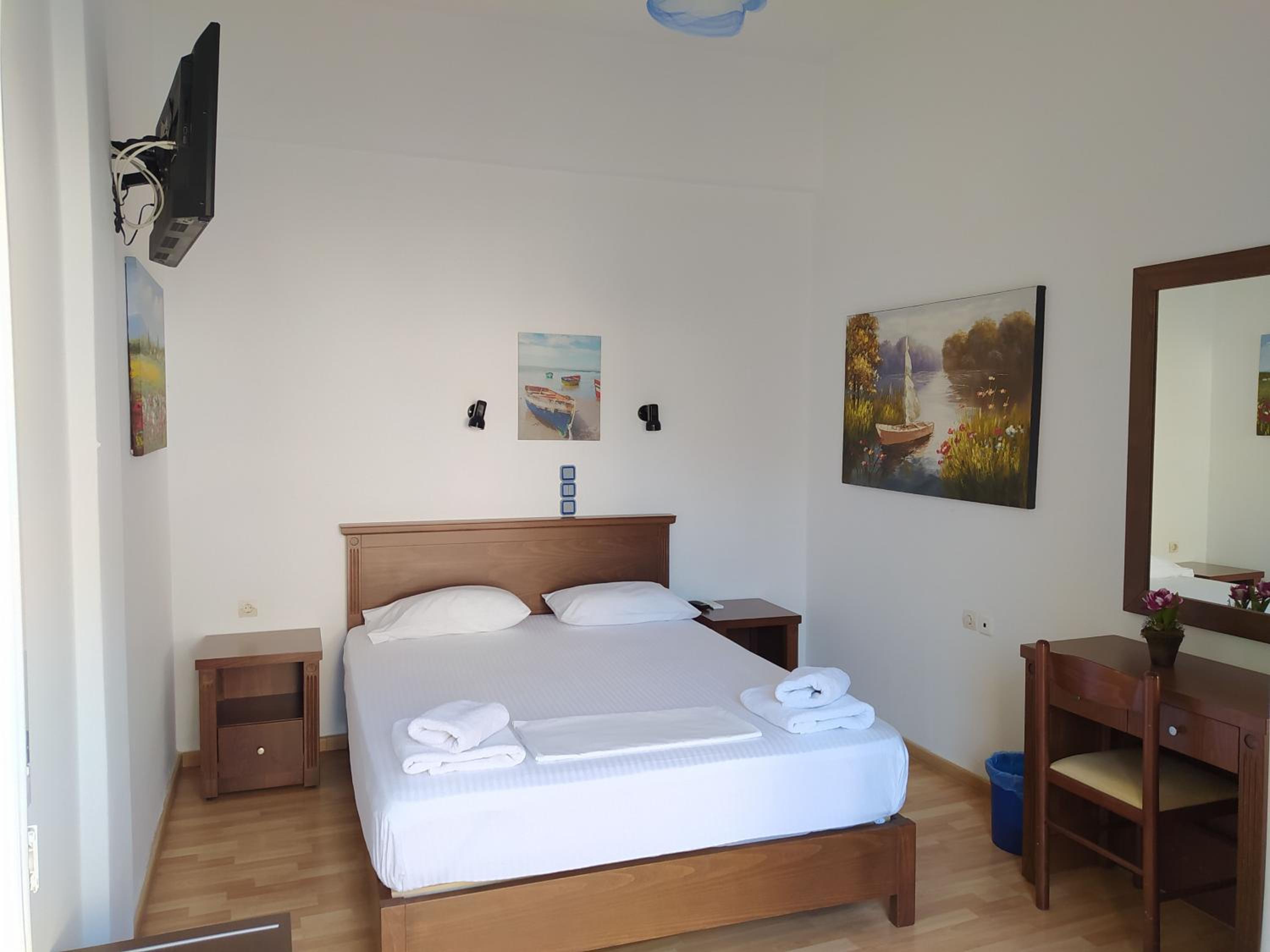 One-Bedroom Apartment - Photo 3