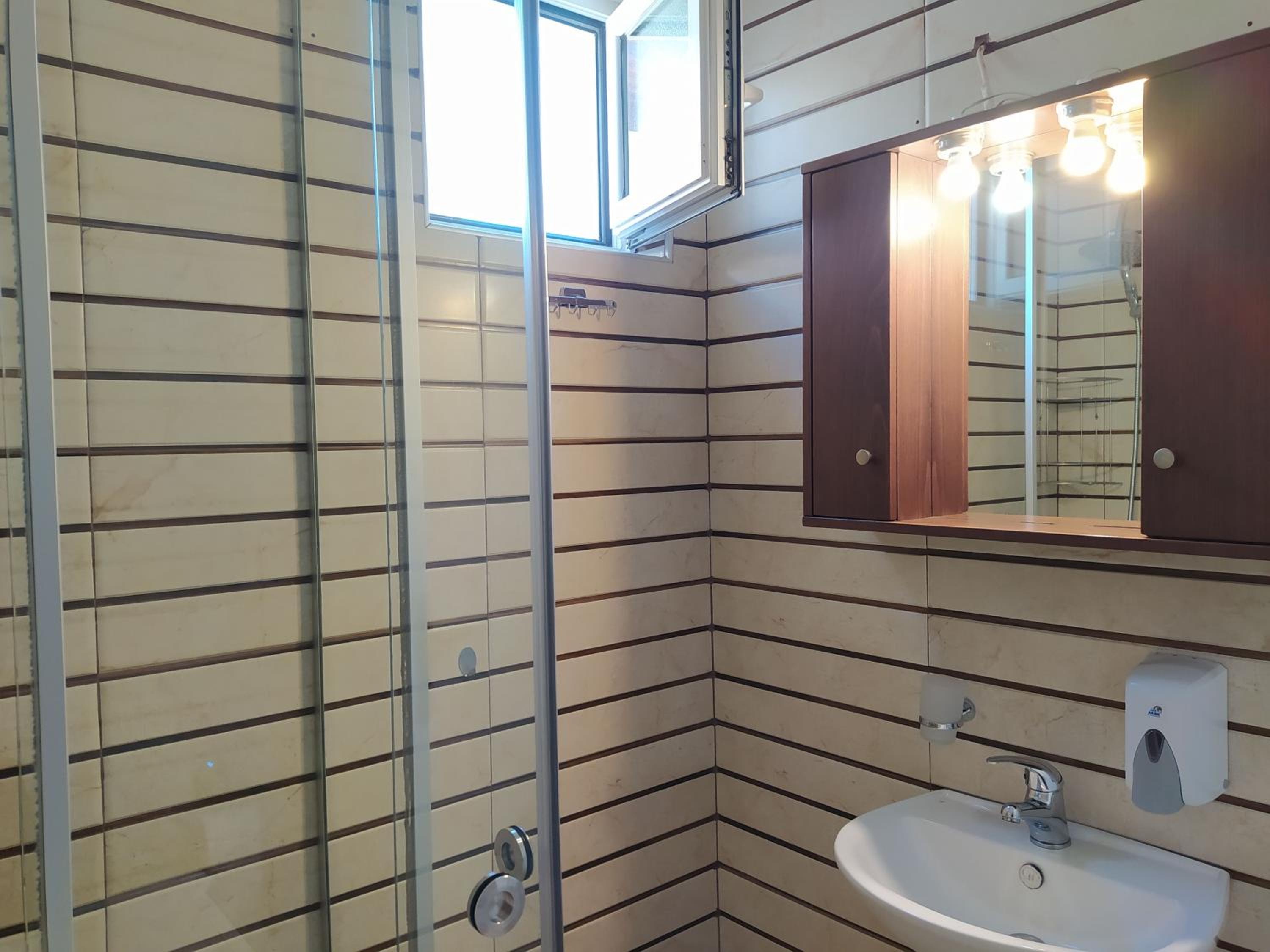 One-Bedroom Apartment - Photo 4