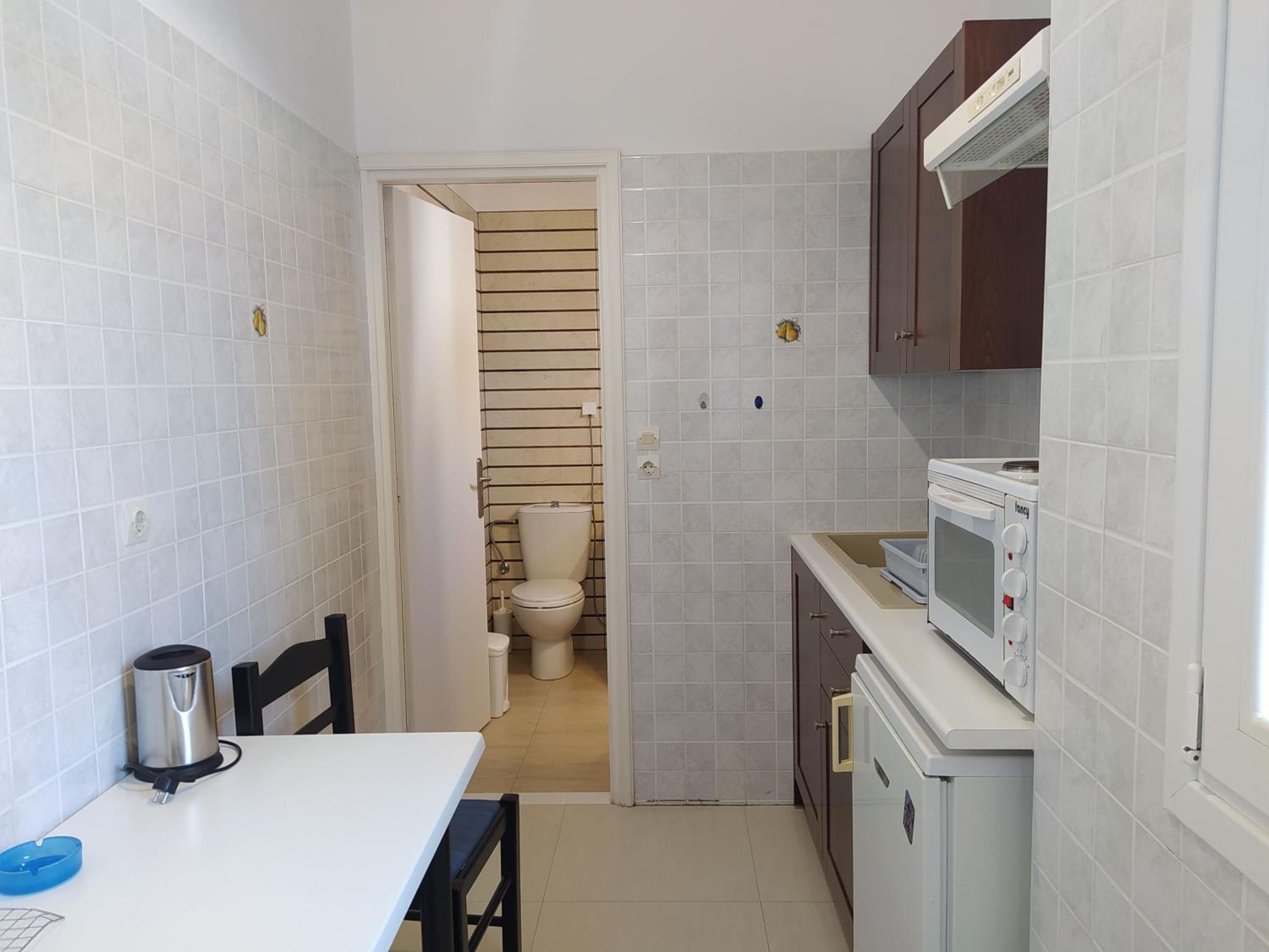 One-Bedroom Apartment - Photo 8