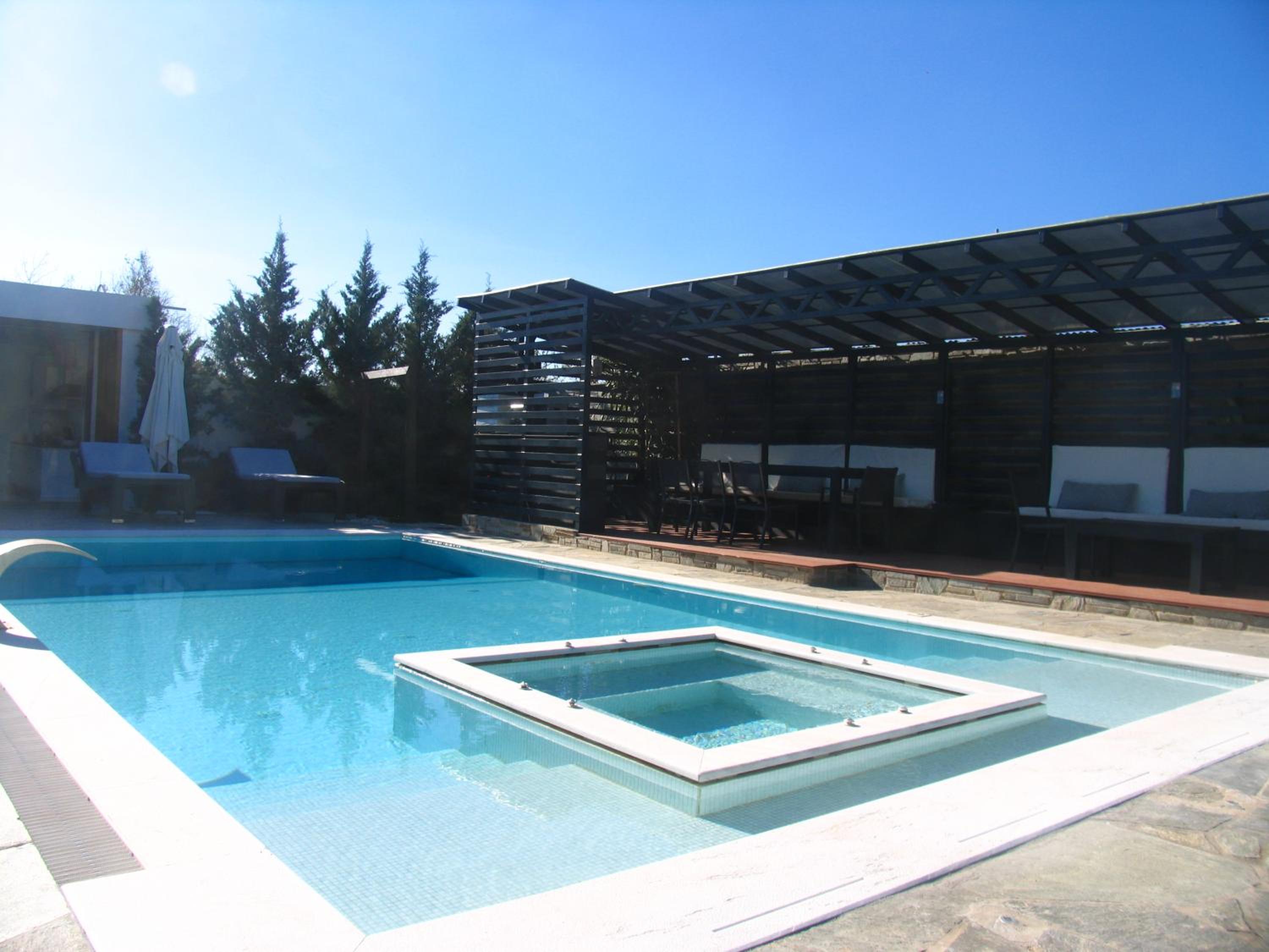 Villa with Private Pool - Photo 29