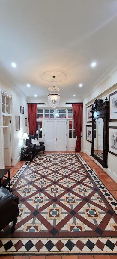 Seven-Bedroom House photo 1
