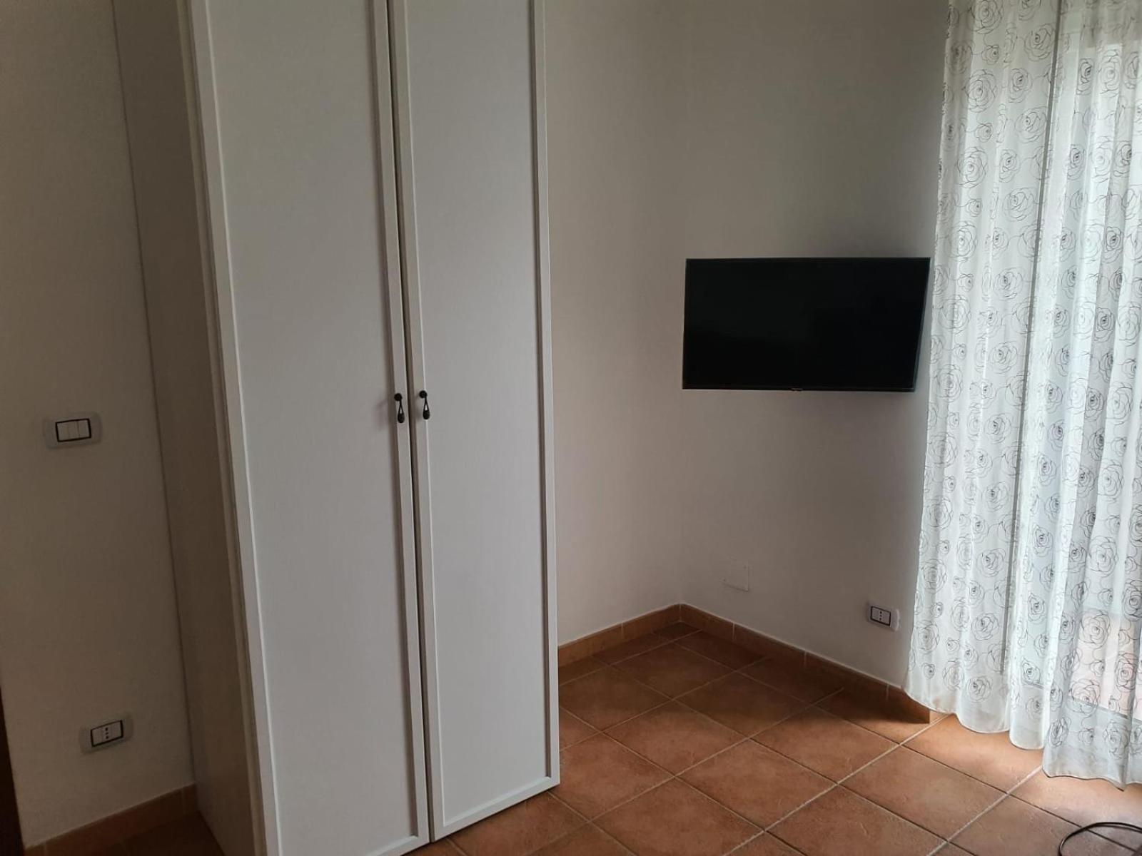 2 Communicating Double Rooms with Private External Bathroom