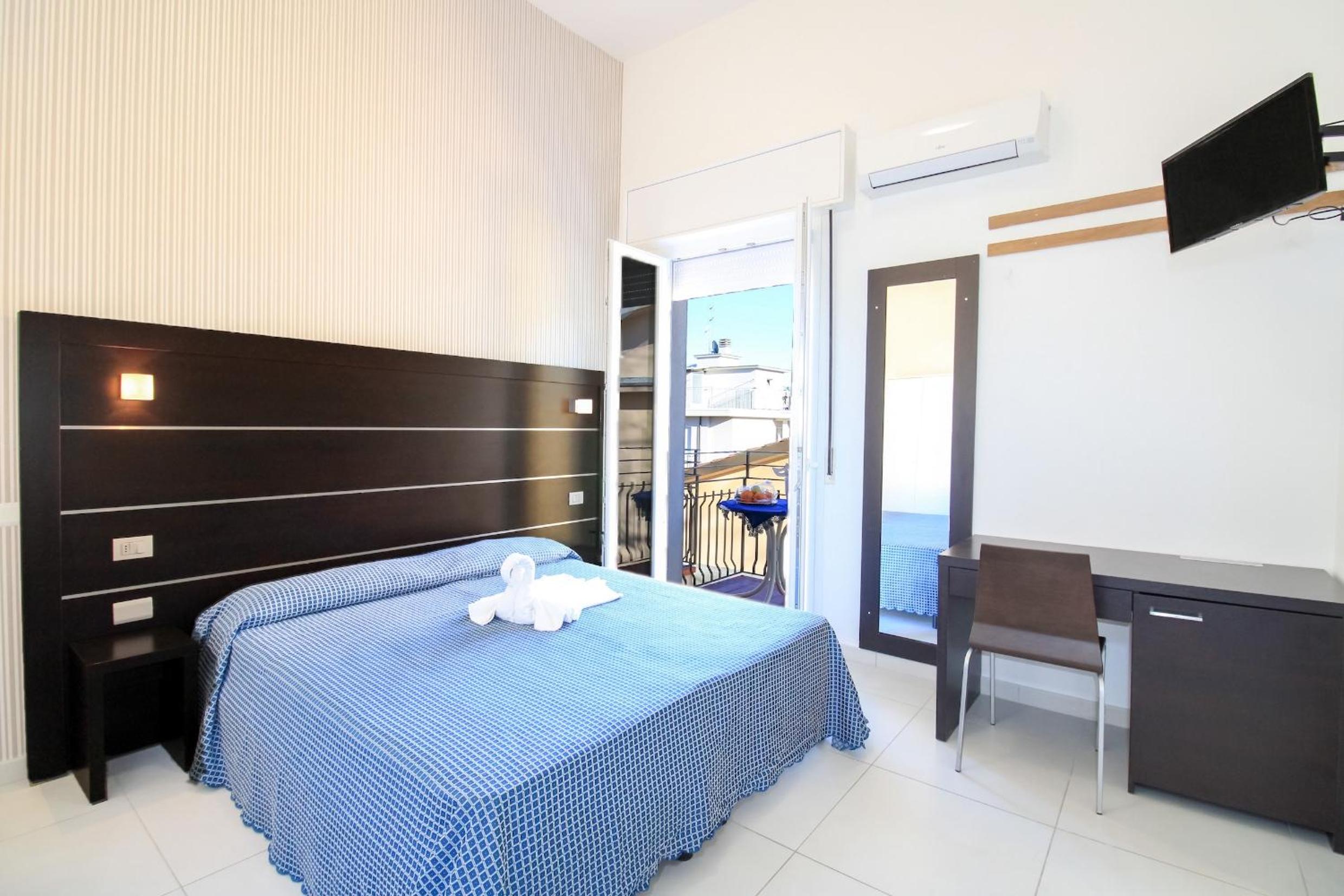 Double Room with Balcony photo 2