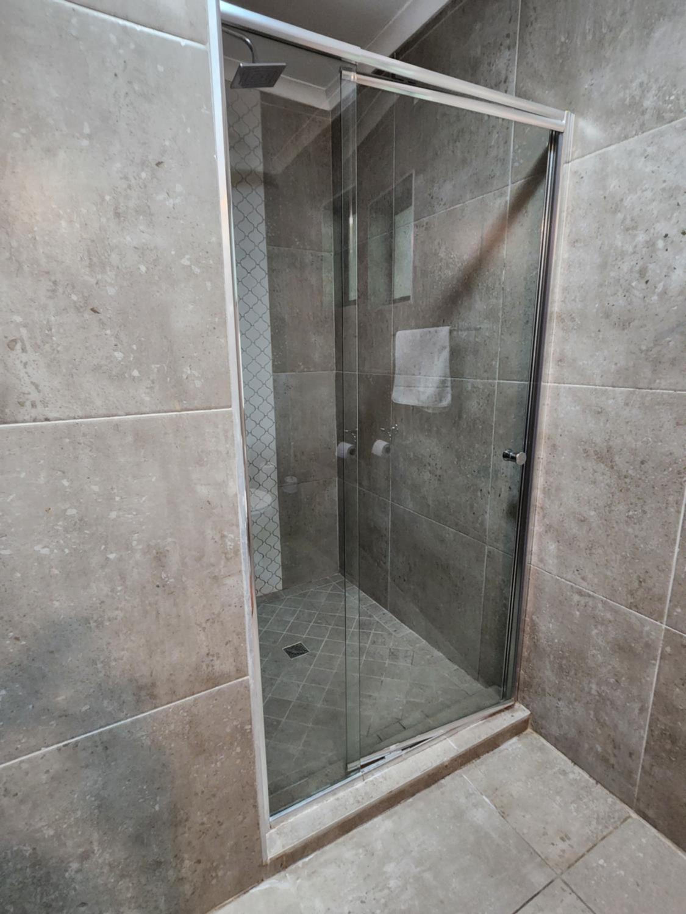 Double or Twin Room with Balcony - Photo 20