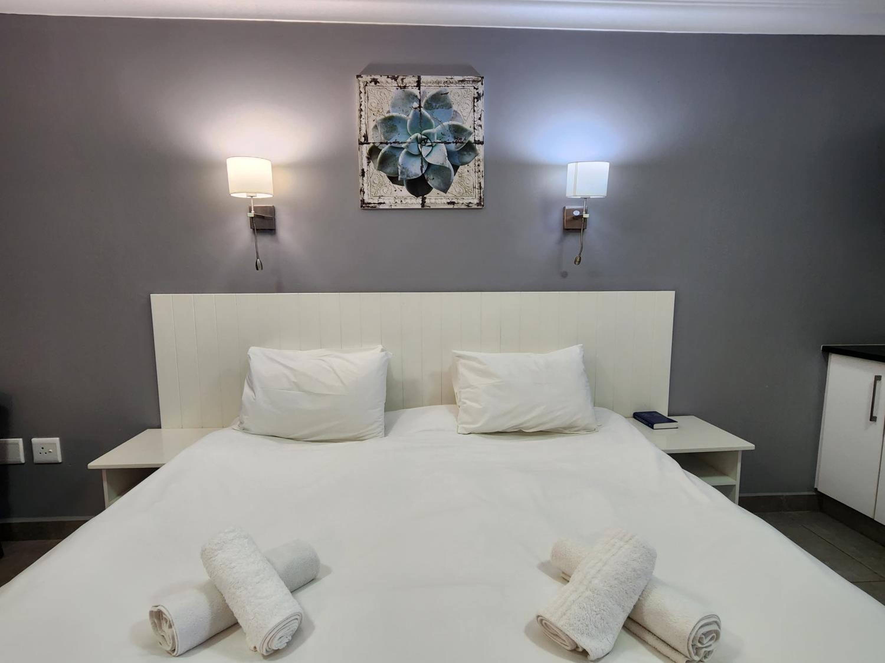 Double or Twin Room with Balcony - Photo 18