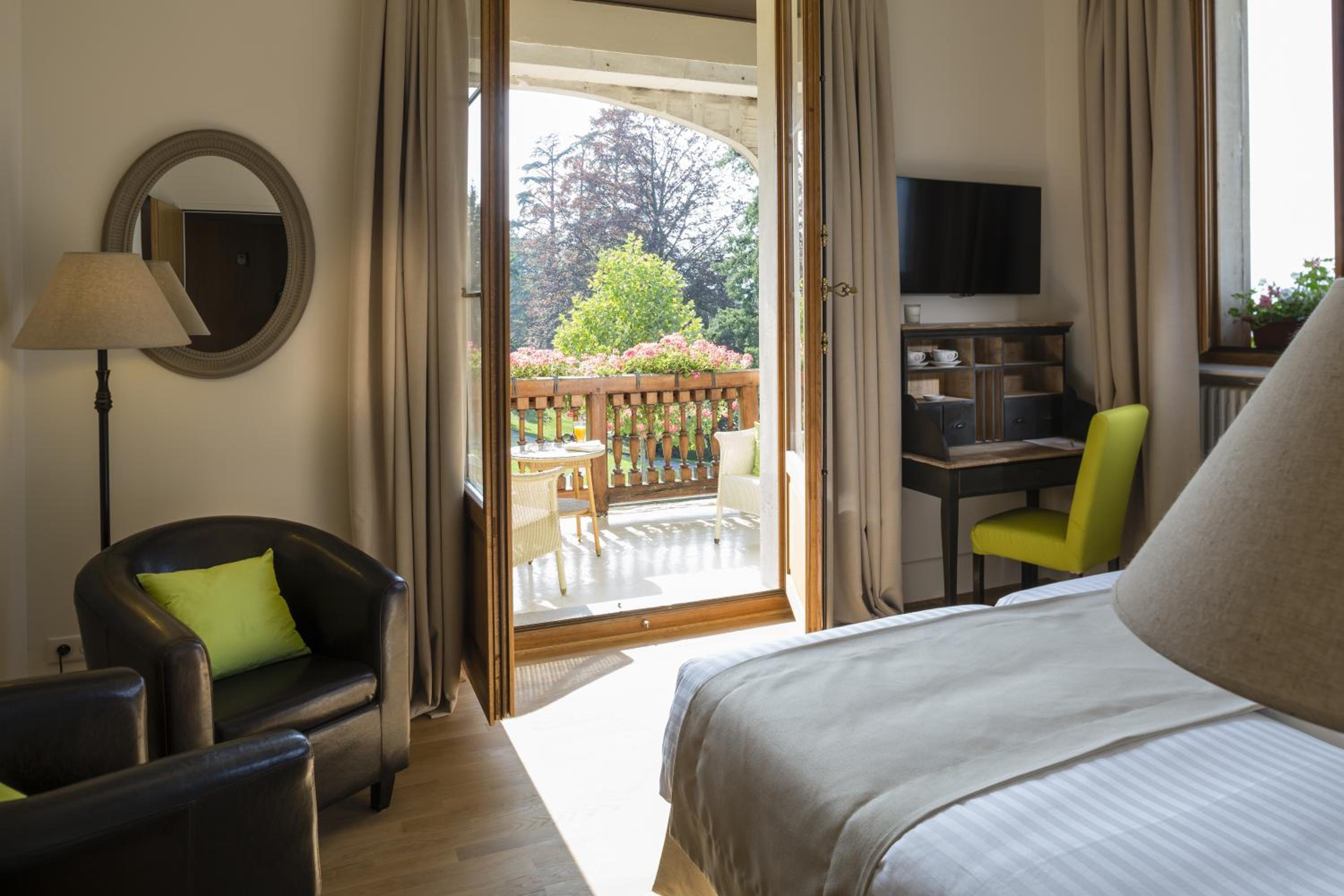 Suite with Lake View - Photo 3