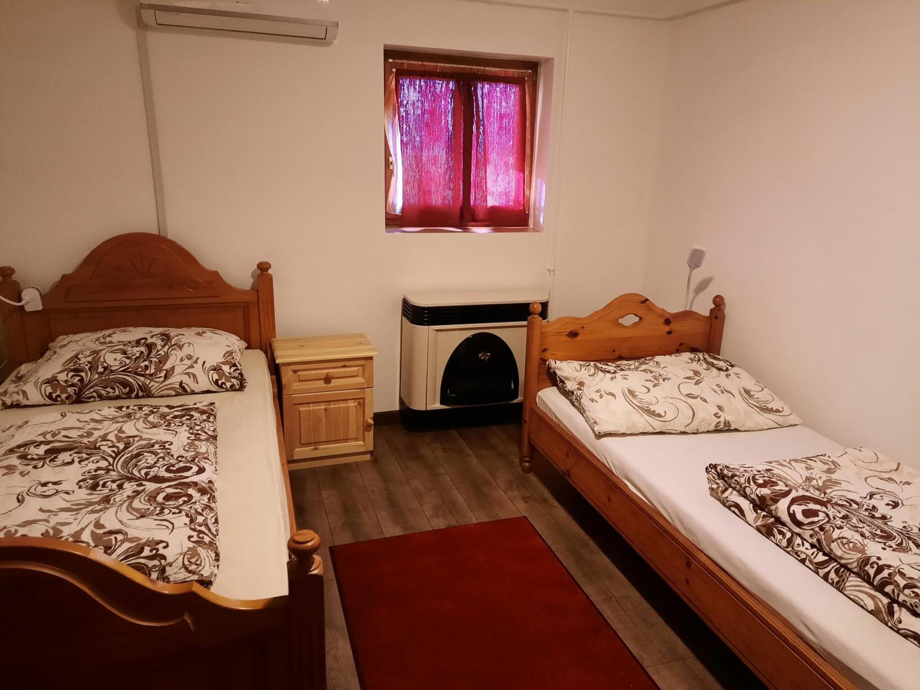 Twin Room - Photo 1