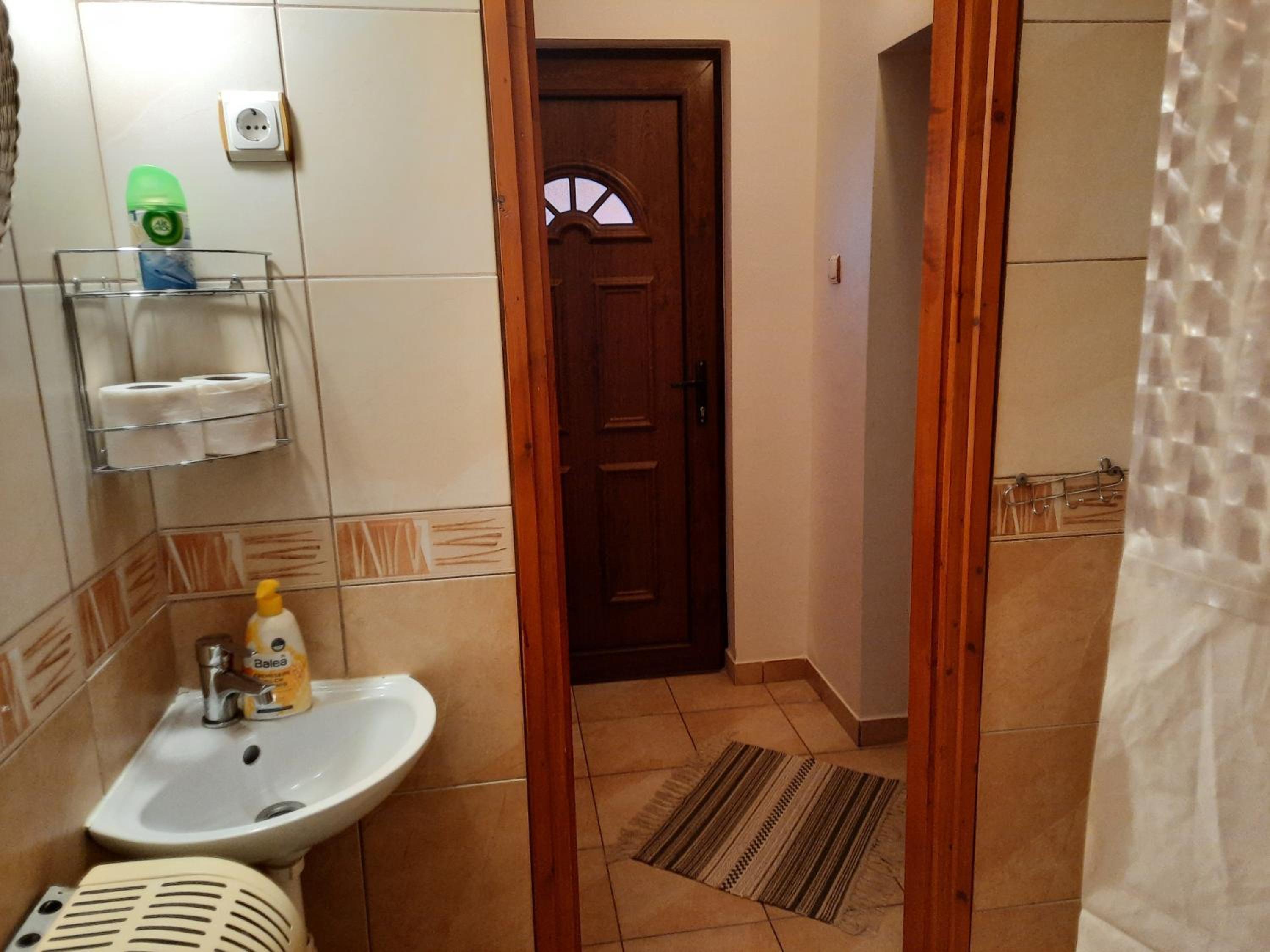 Twin Room - Photo 2