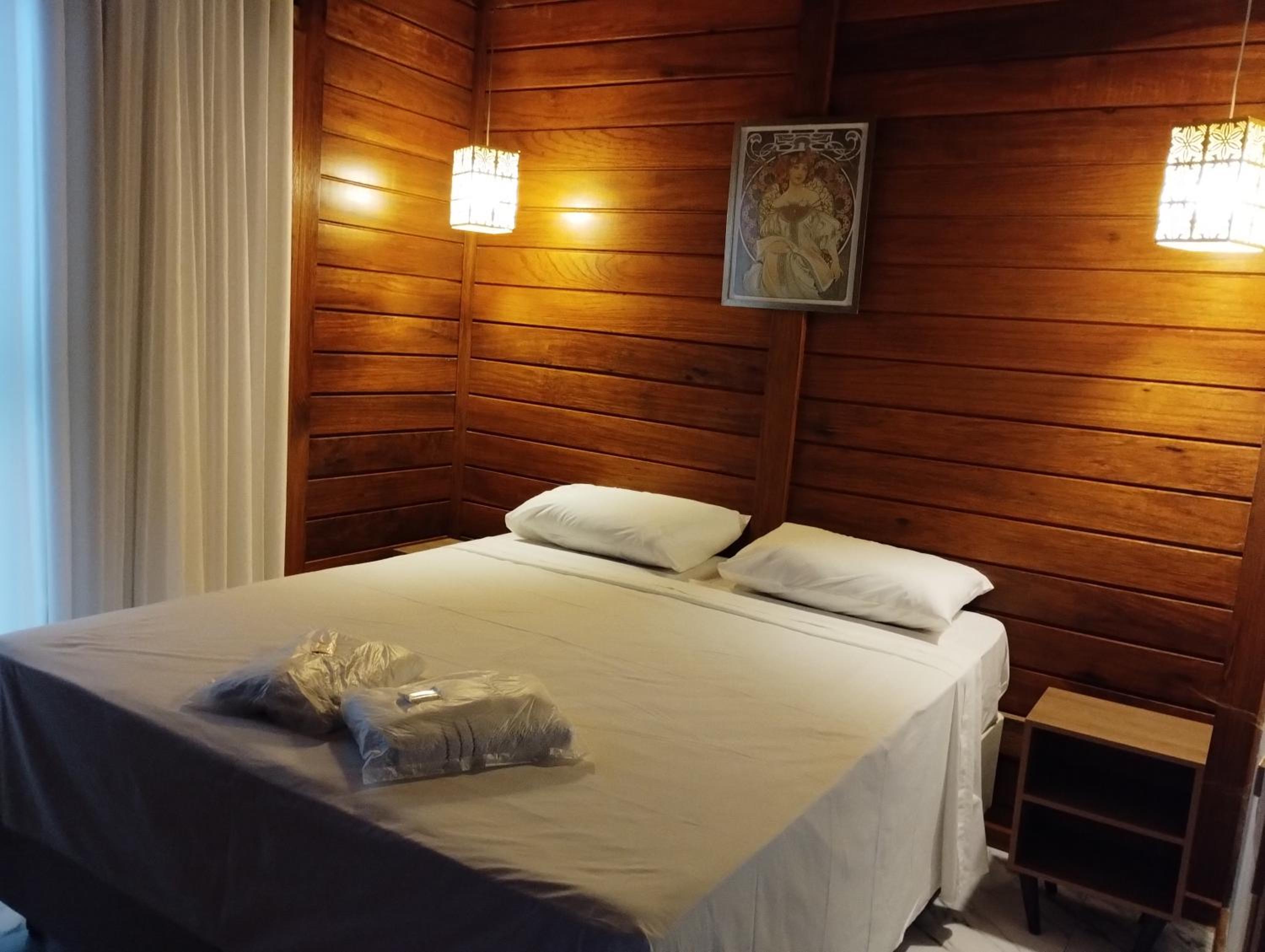 Deluxe Queen Suite