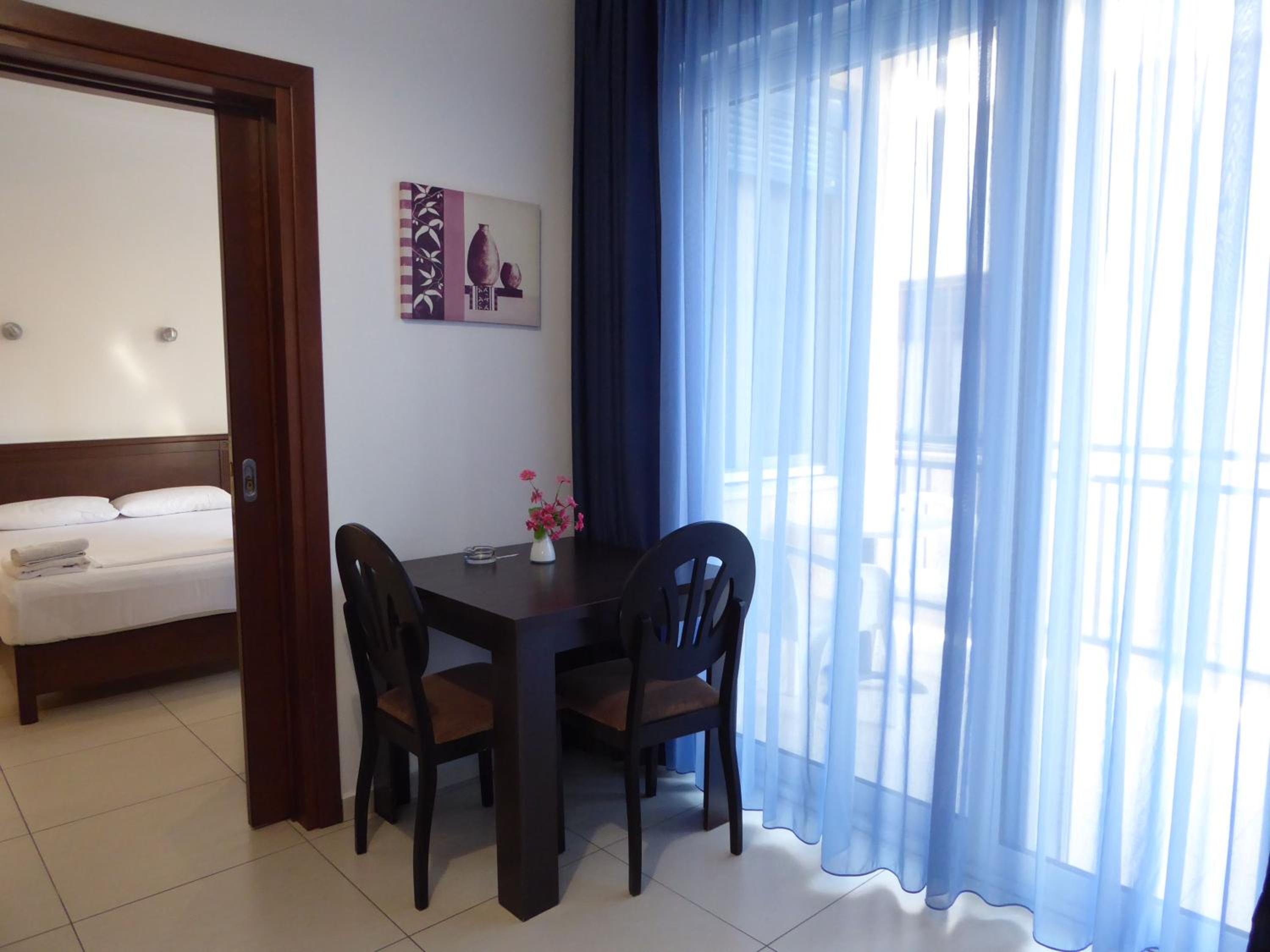 One-Bedroom Apartment - Photo 14