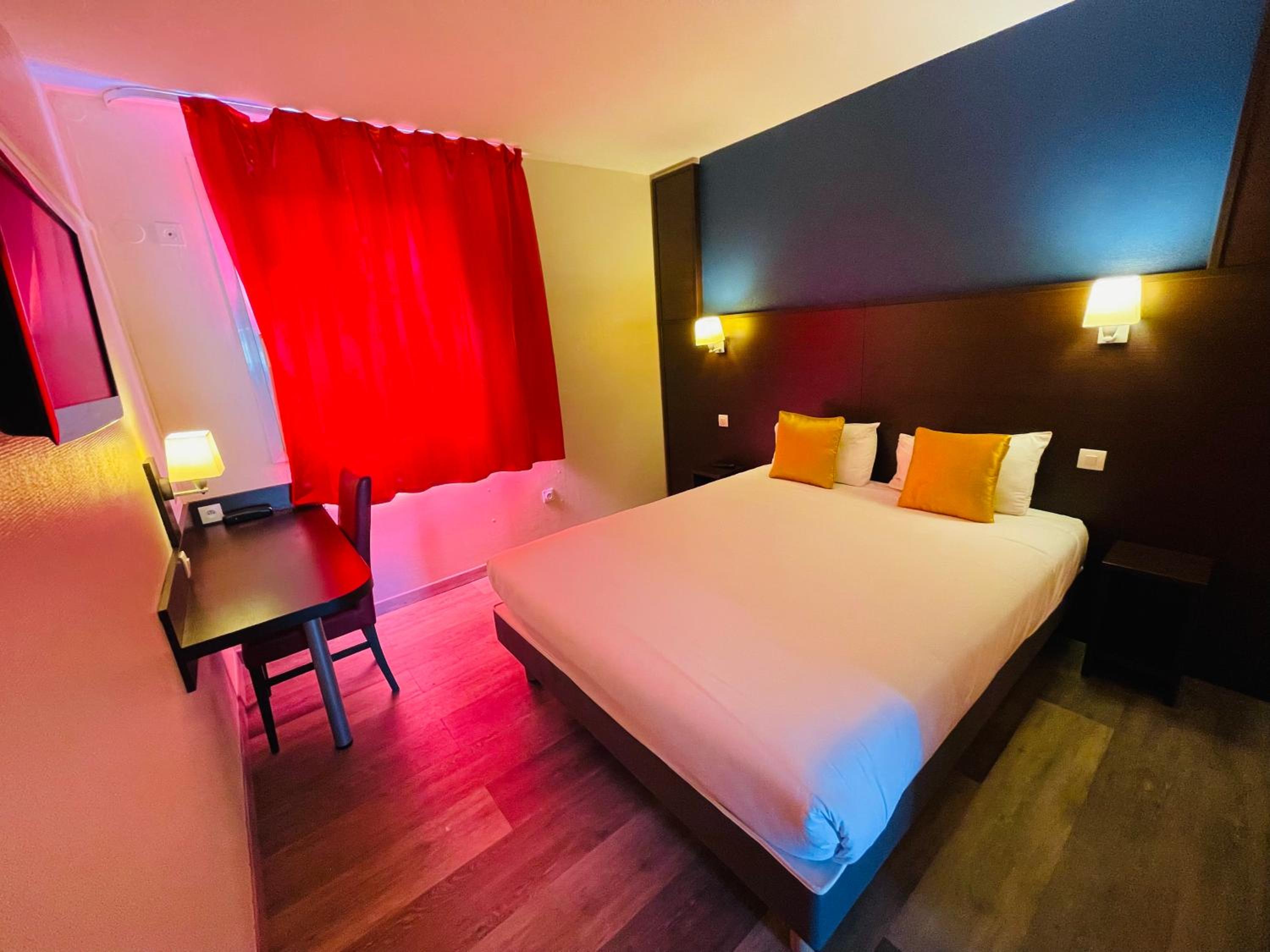1 Double Bed - Photo 8