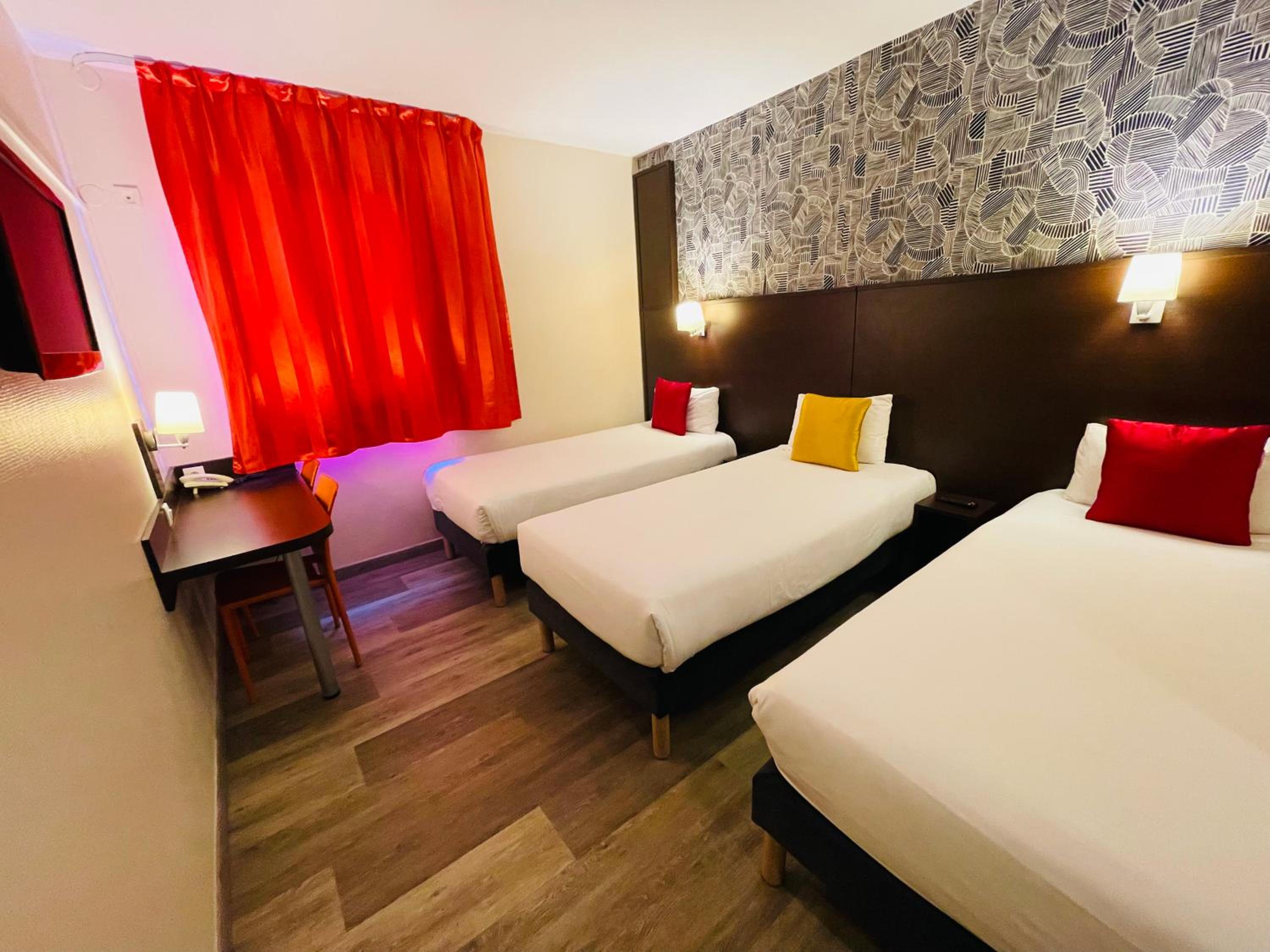 3 Single Beds - Photo 3