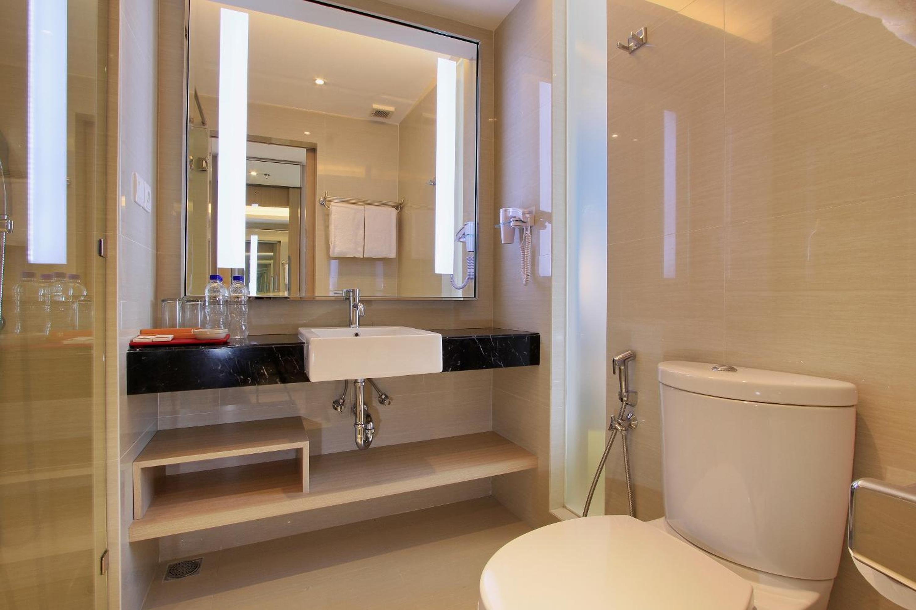 Special Offer - Transit Room (8 Hours Usage) photo 3