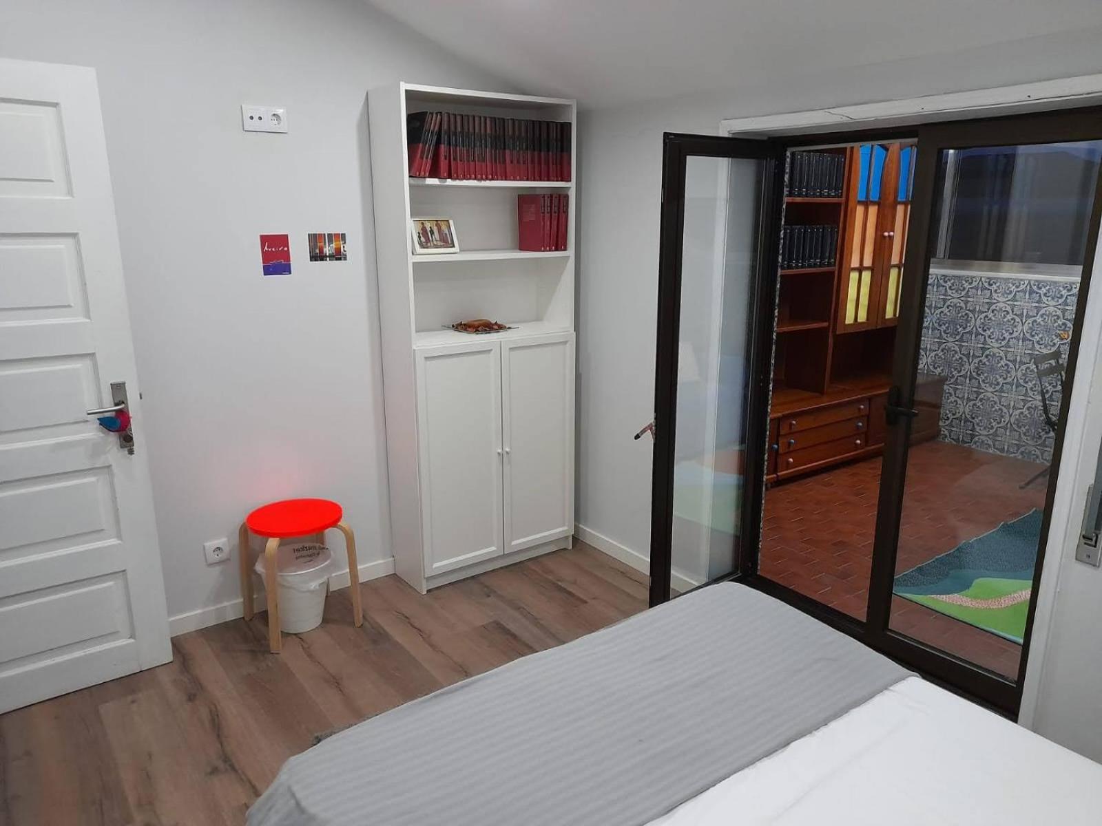 Double Room with Shared Bathroom photo 3