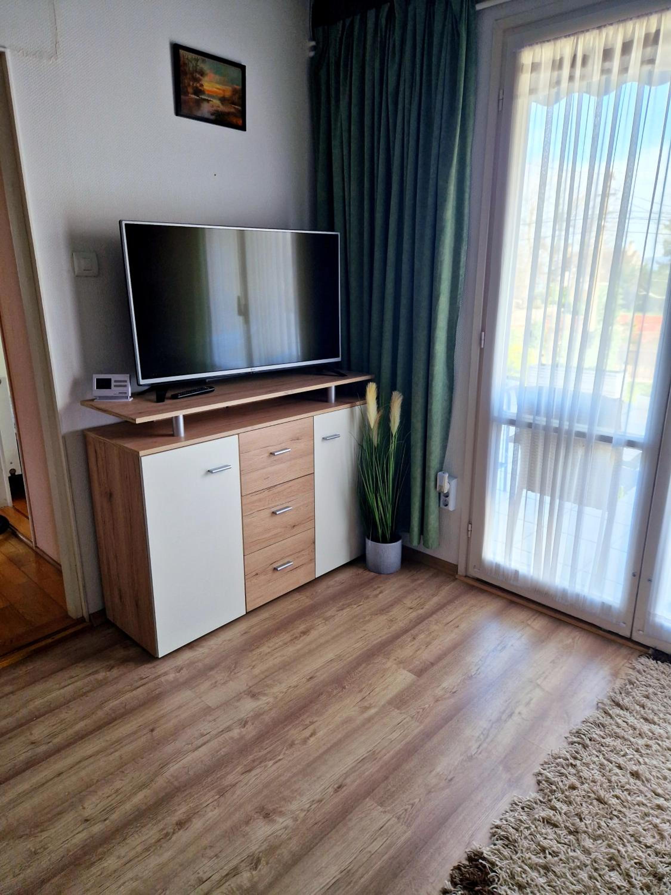 Three-Bedroom House - Photo 8