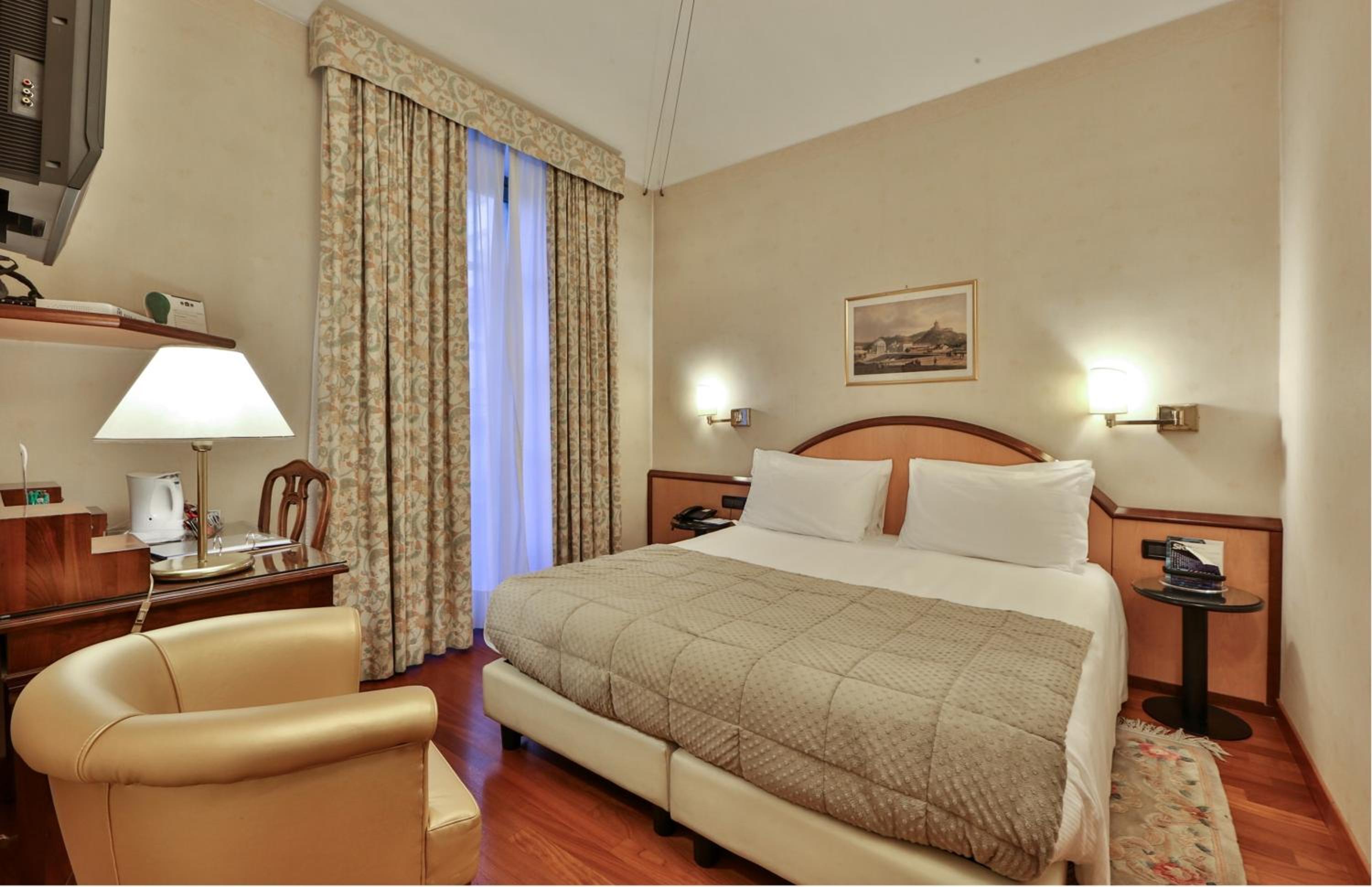 Twin Room - Photo 7