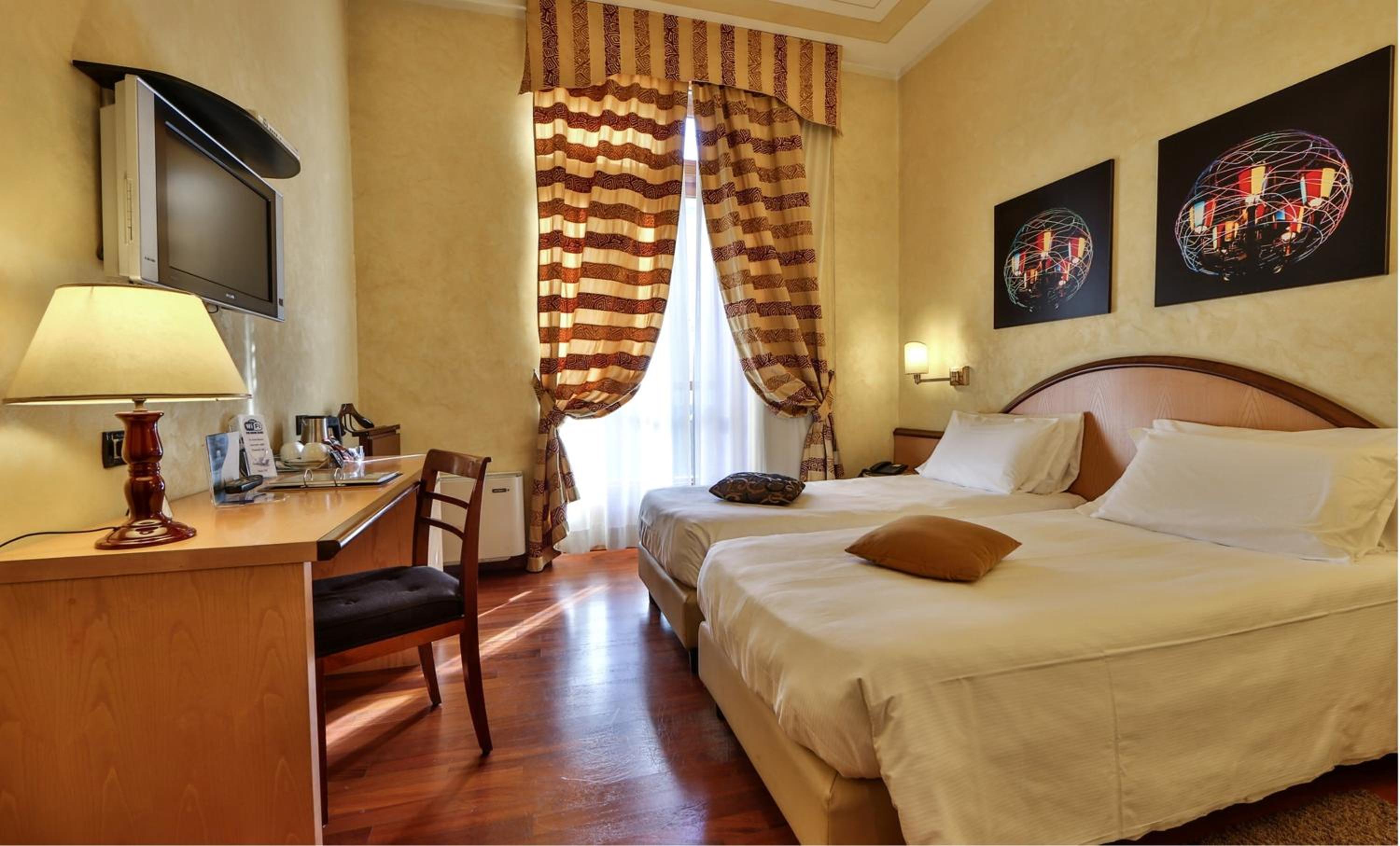 Twin Room - Photo 3