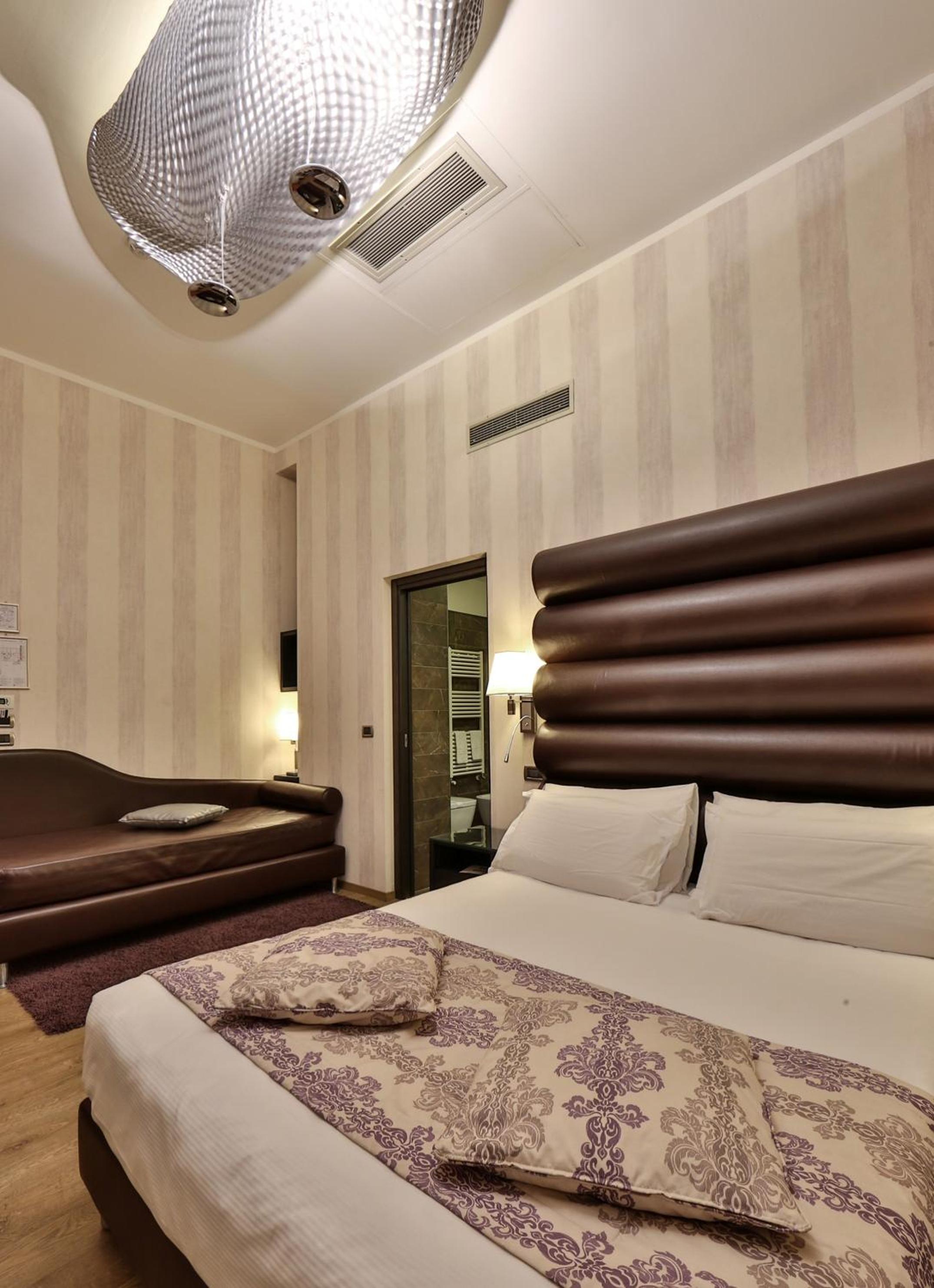 Deluxe Double Room - Photo 8