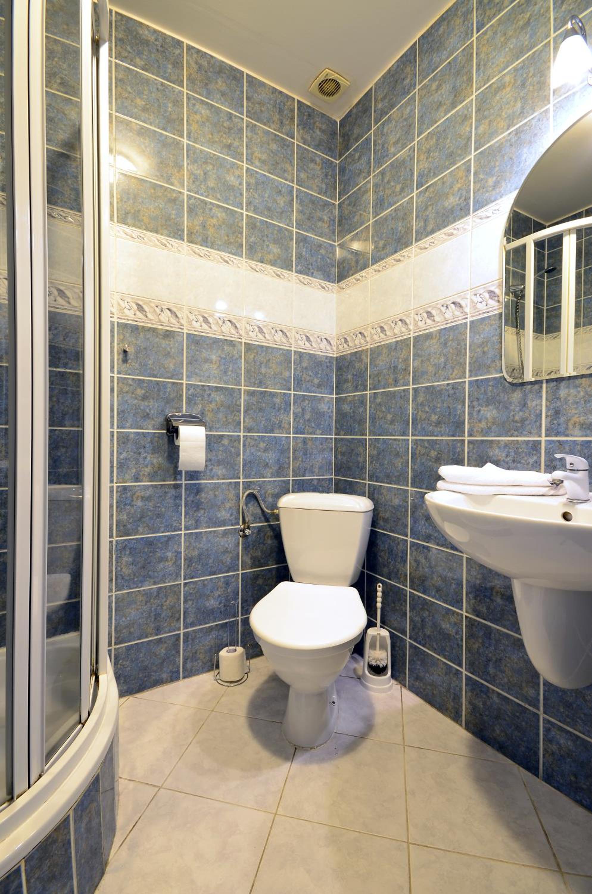 Double Room - Photo 5