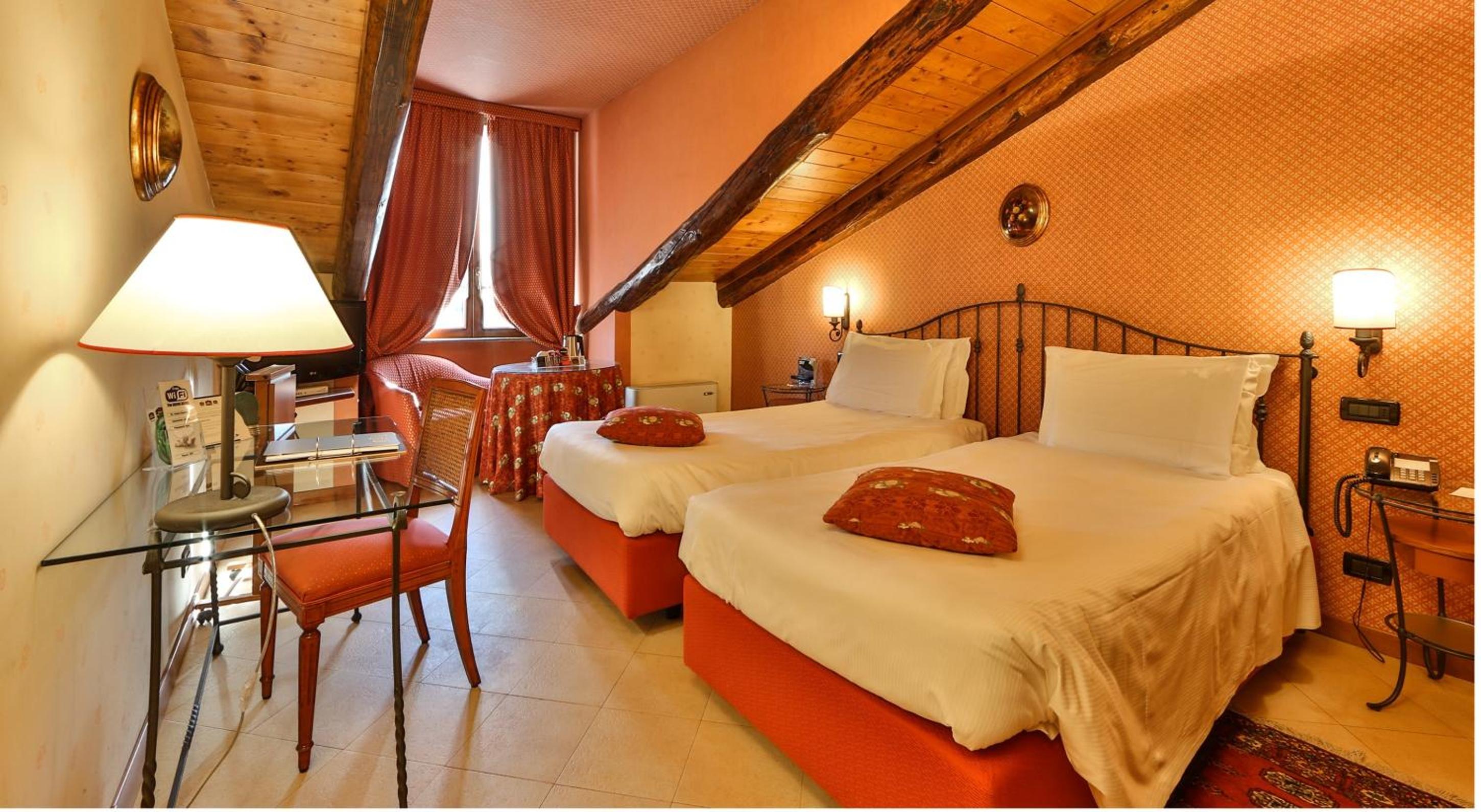 Twin Room - Photo 8