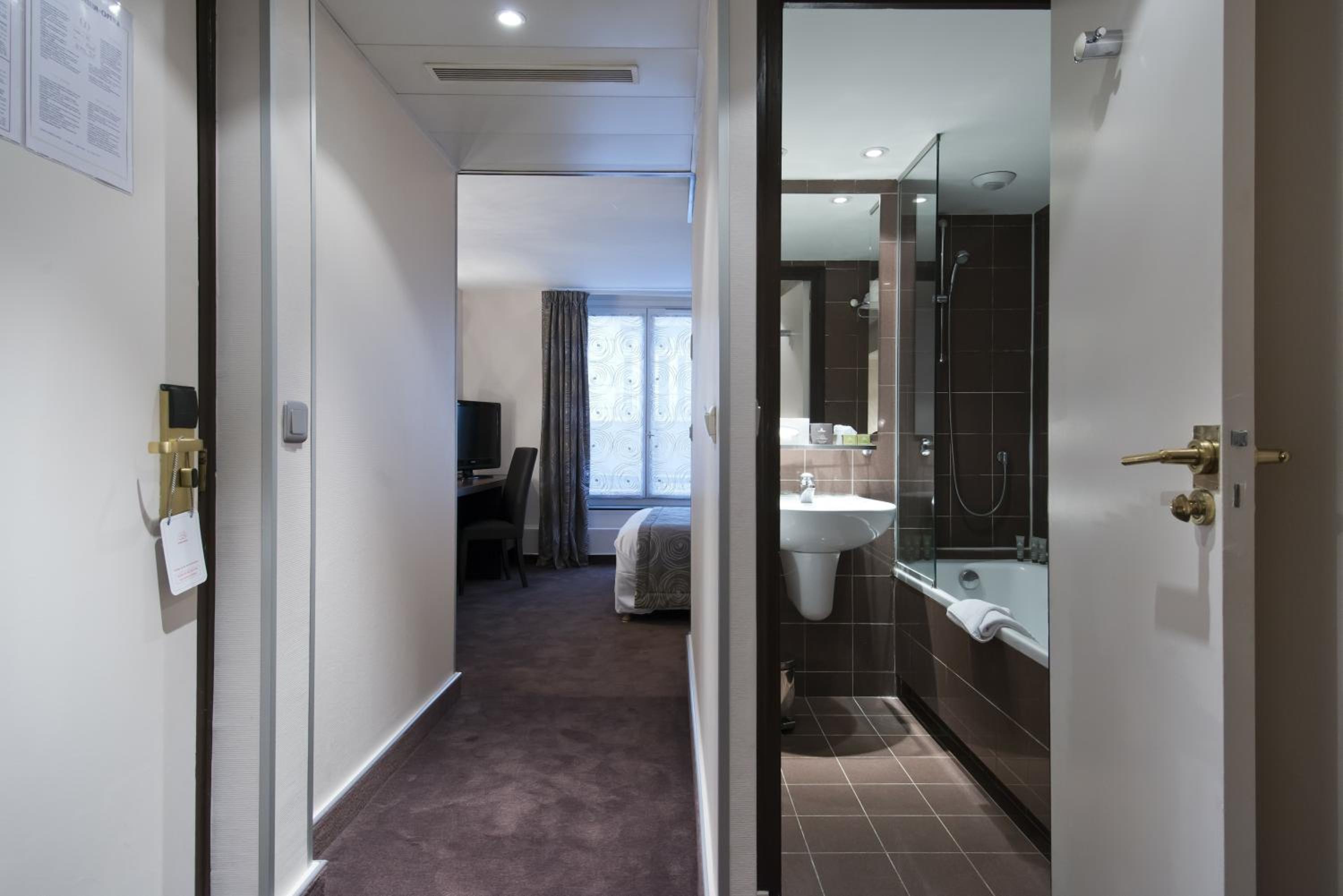 Standard Triple Room photo 3