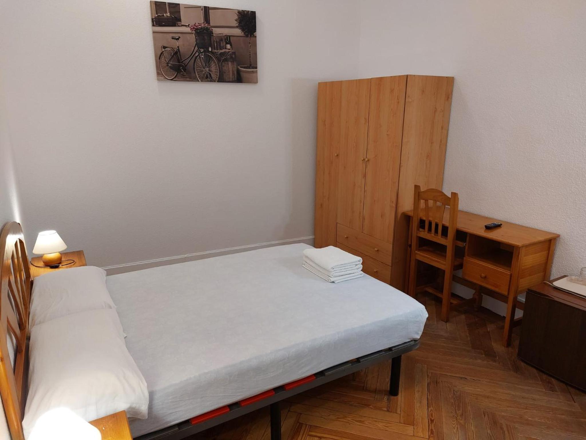 Habitación individual con baño compartido