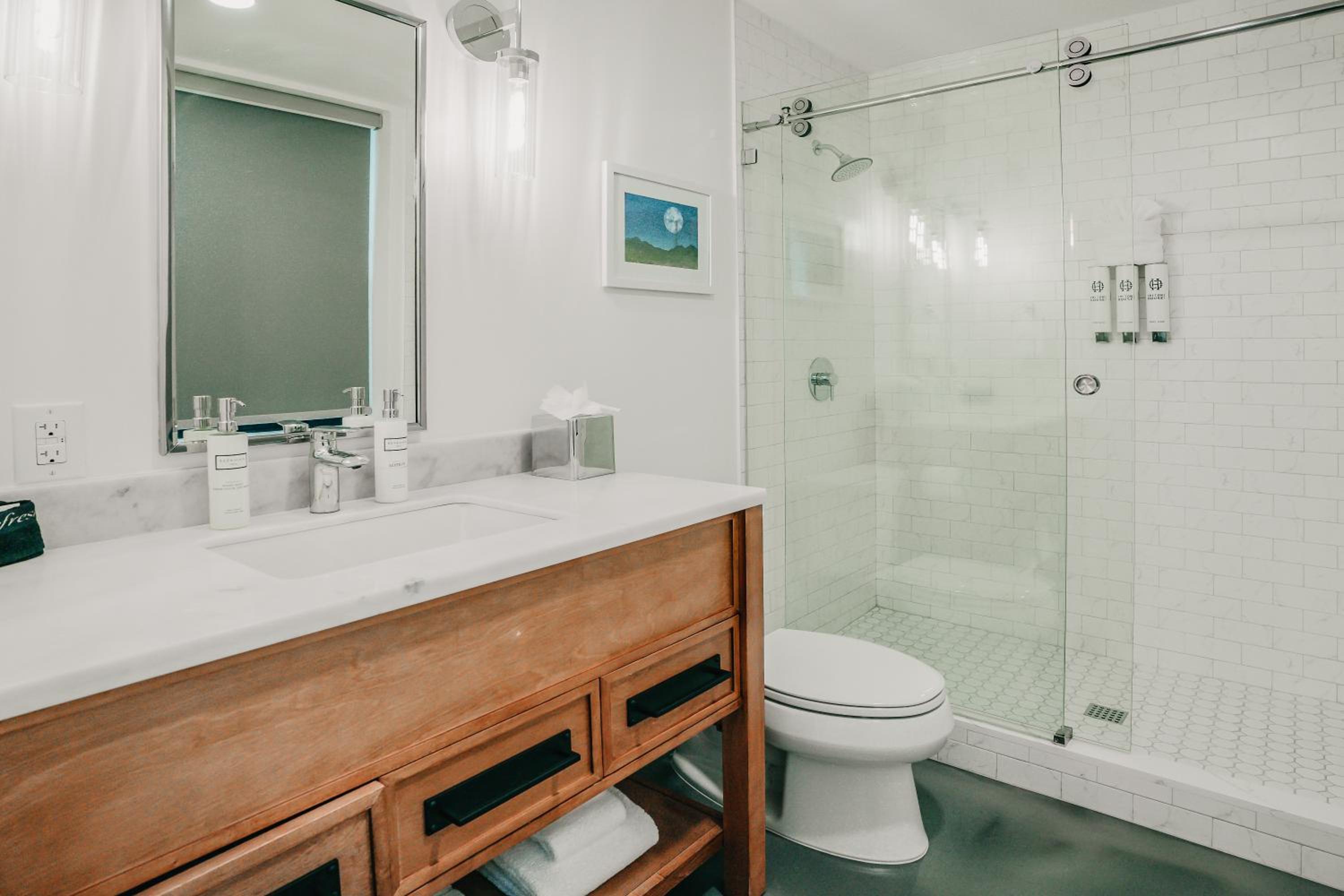 One-Bedroom Suite - Photo 2