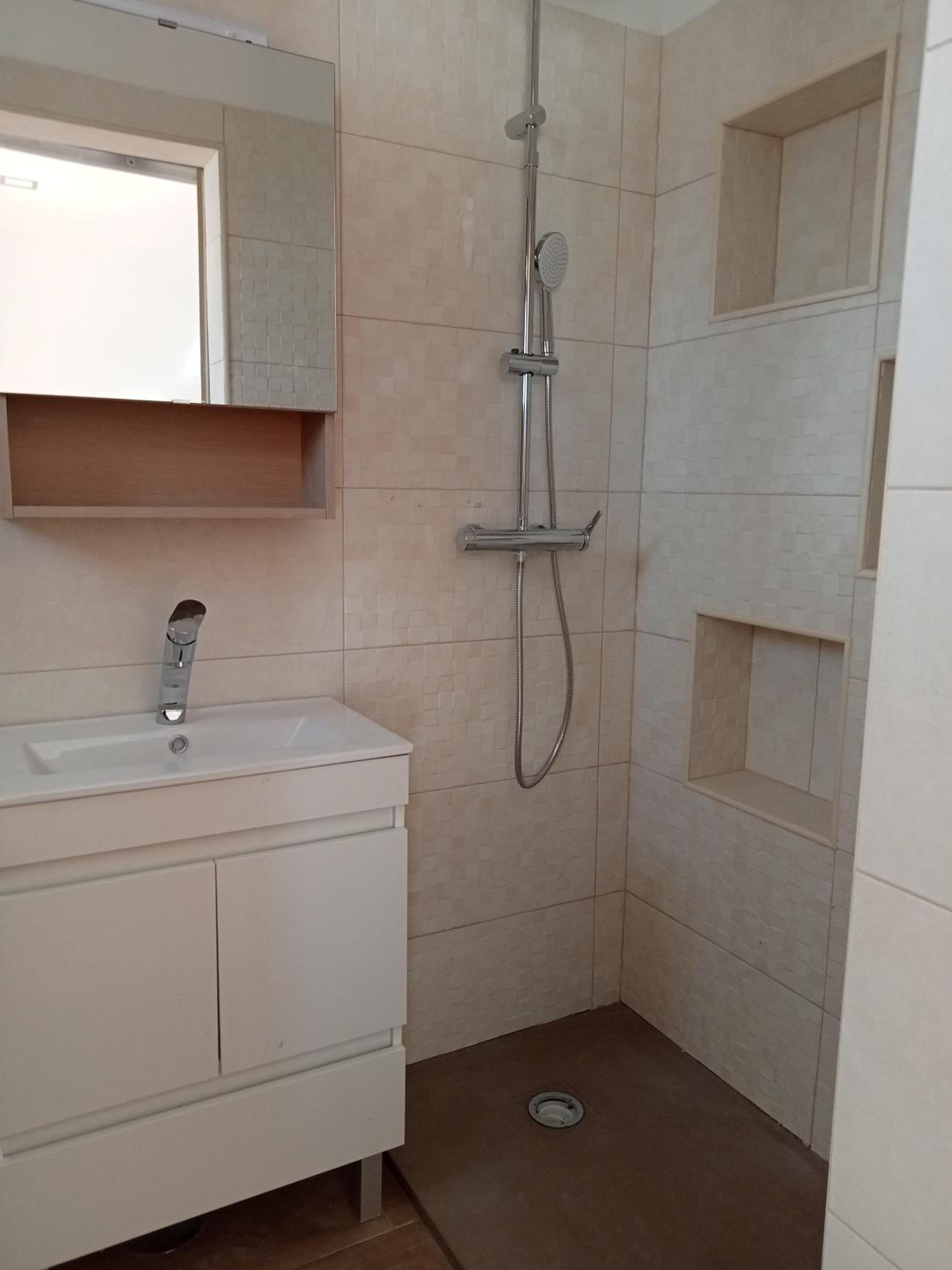 Double or Twin Room - Photo 12