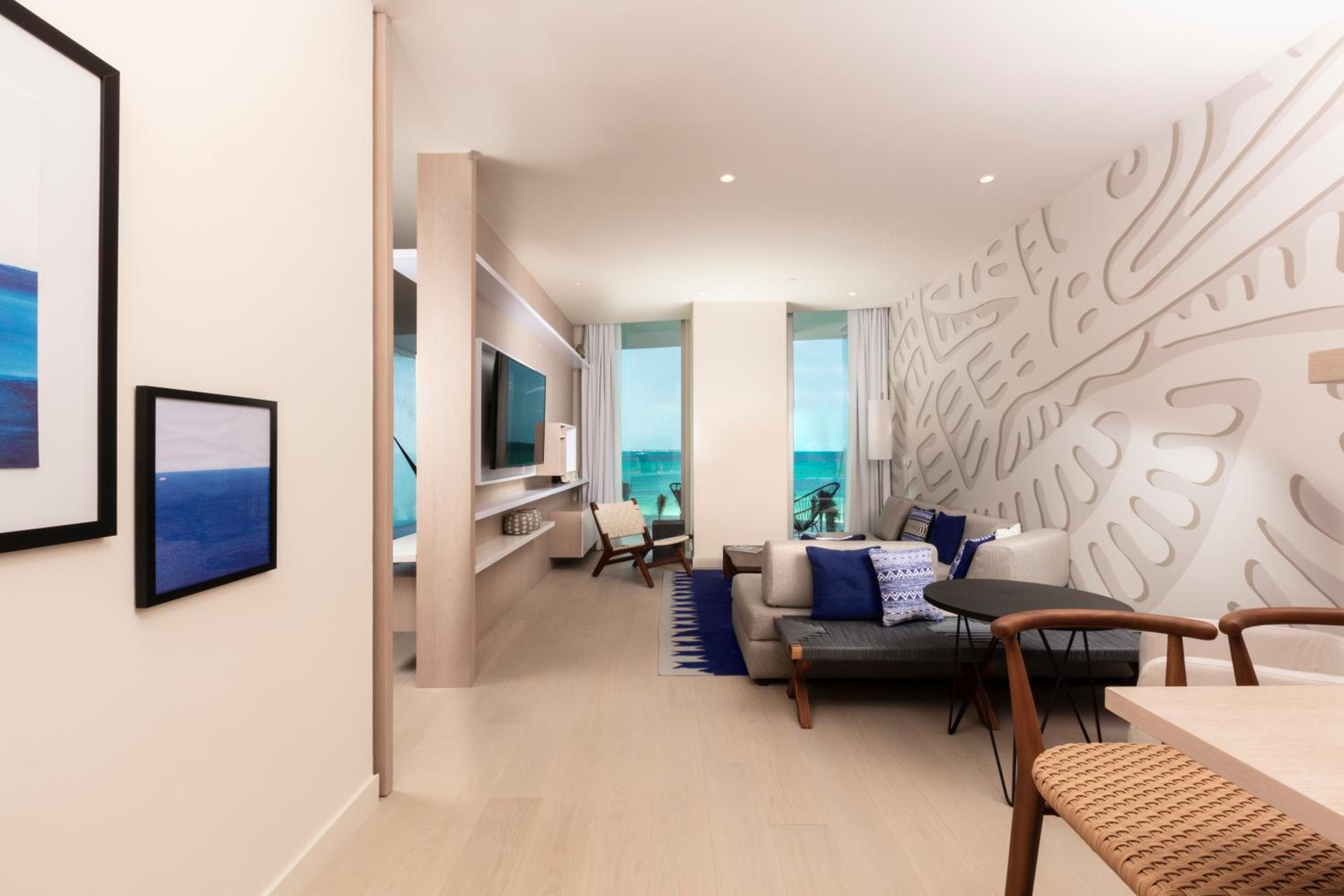 Deluxe One-Bedroom Suite Ocean Front King