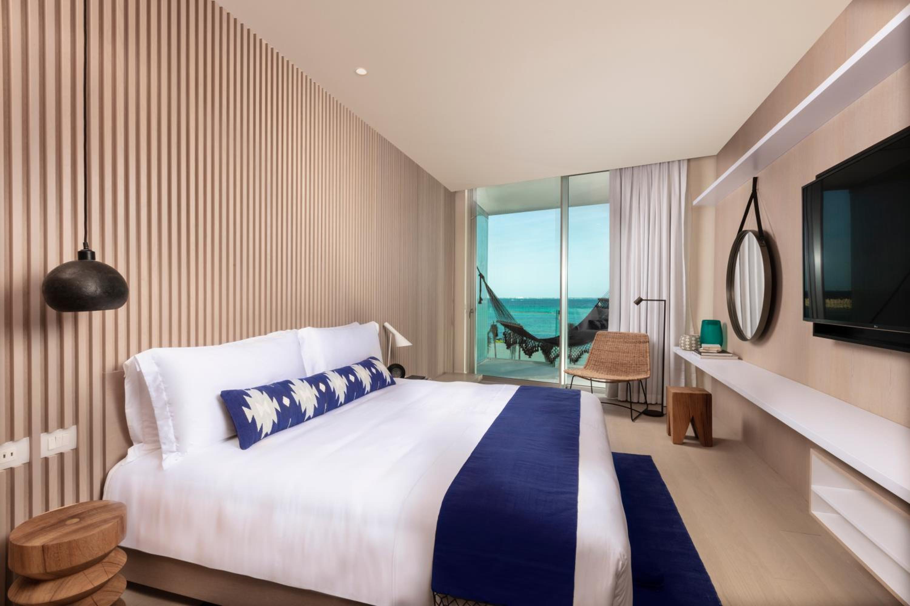 Deluxe One-Bedroom Suite Ocean Front King