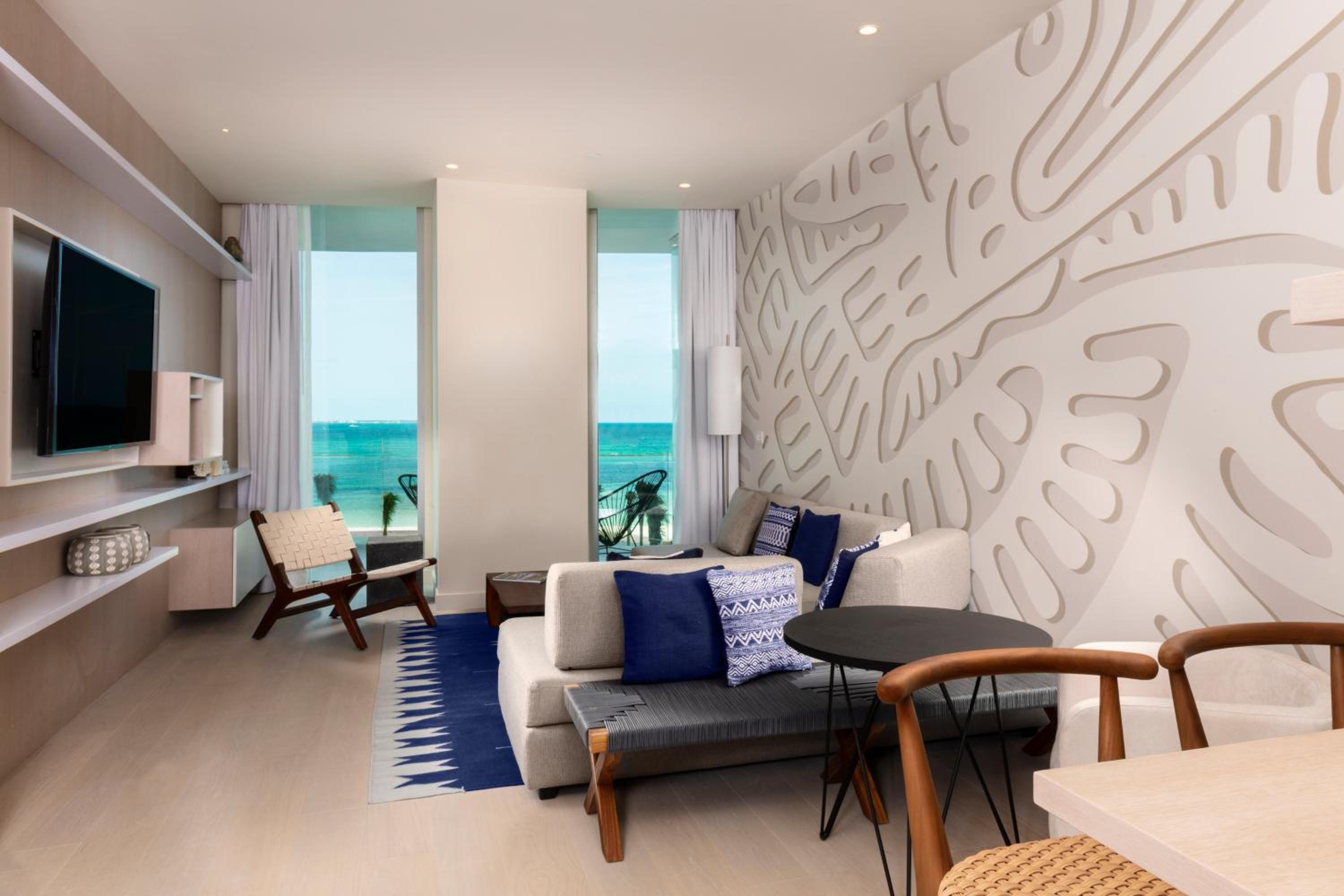 Deluxe One-Bedroom Suite Ocean Front King