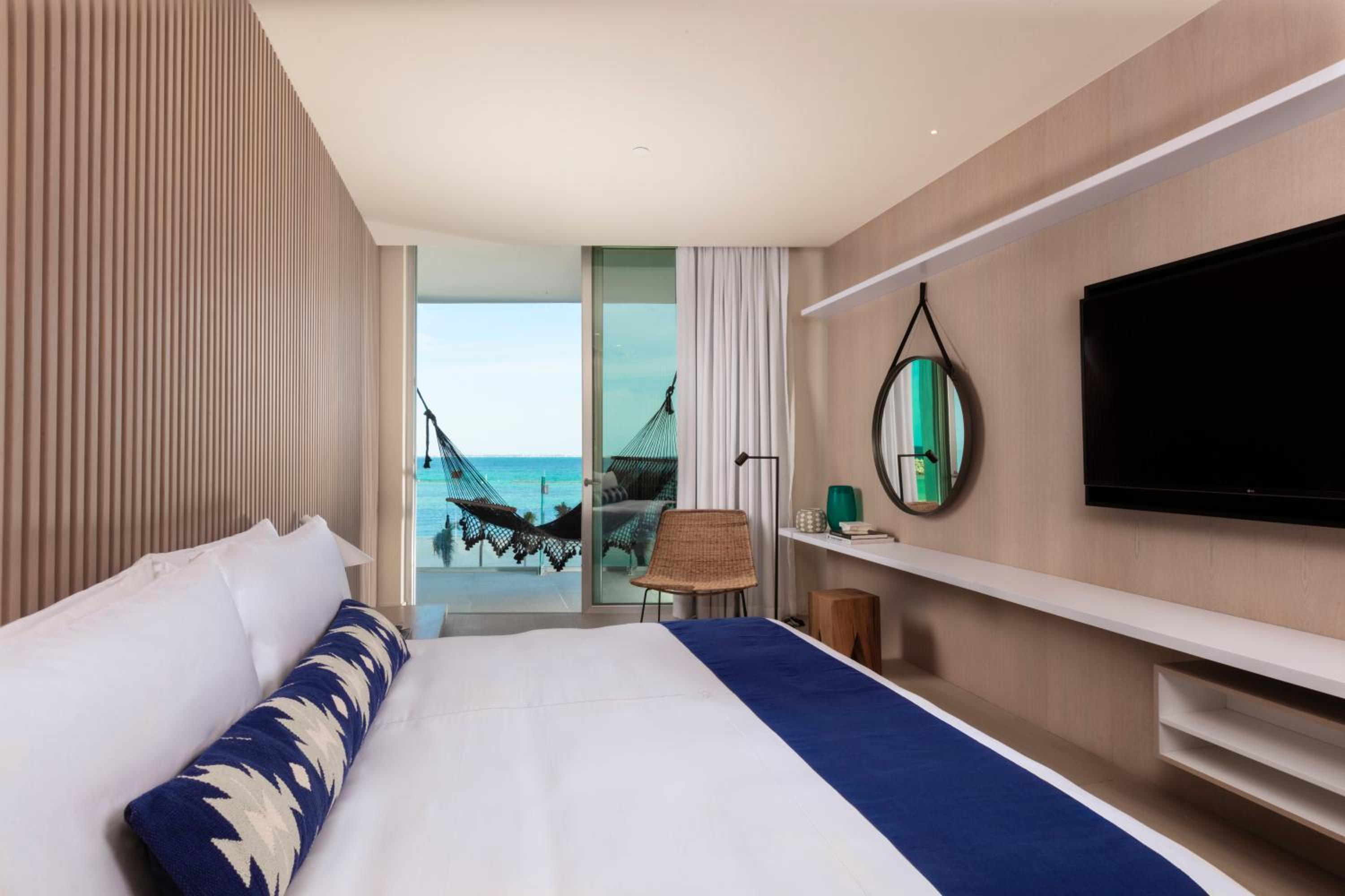 Deluxe One-Bedroom Suite Ocean Front King