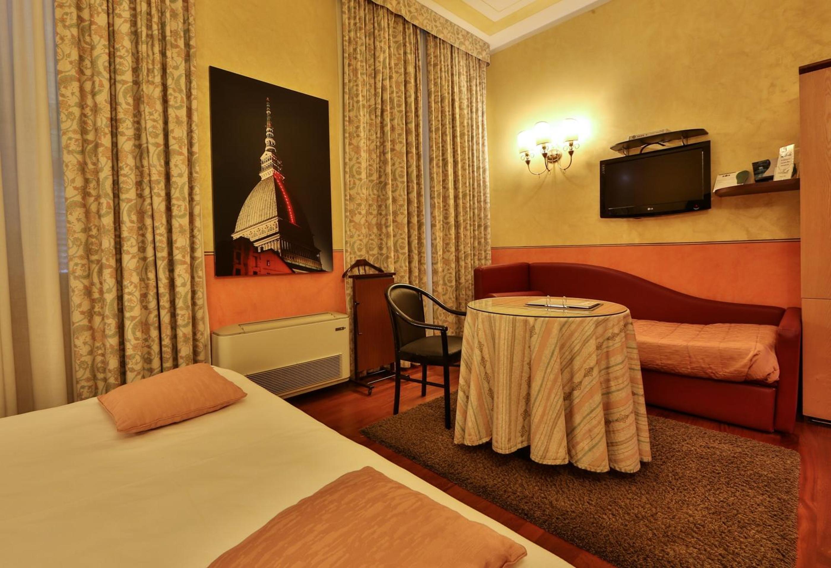 Classic Triple Room - Photo 18